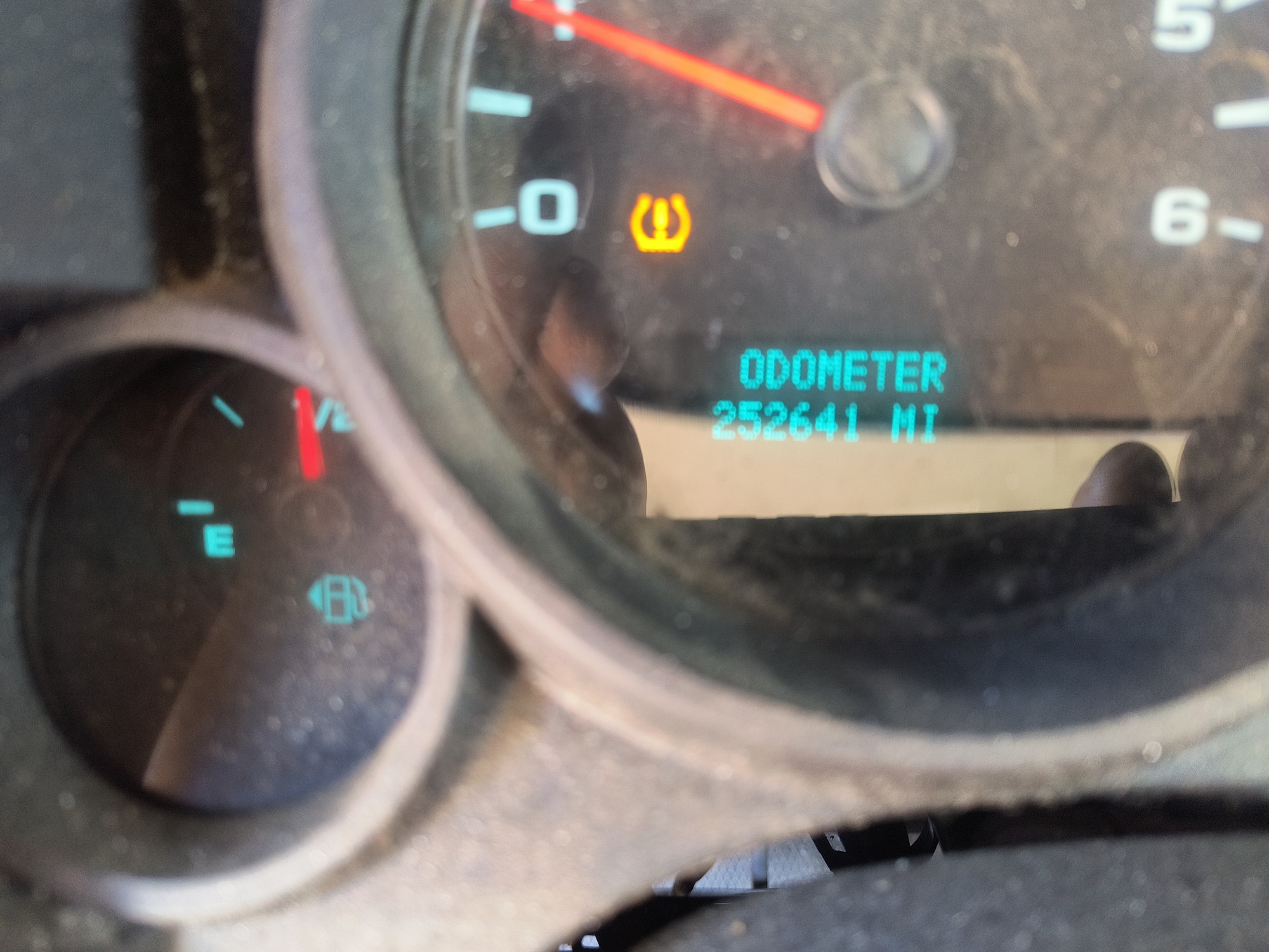 2011 chevrolet silverado-1500 work-truck-4wd with 252641 miles for sale near elk-river, minnesota 106527_44_mileage_closeup.jpg