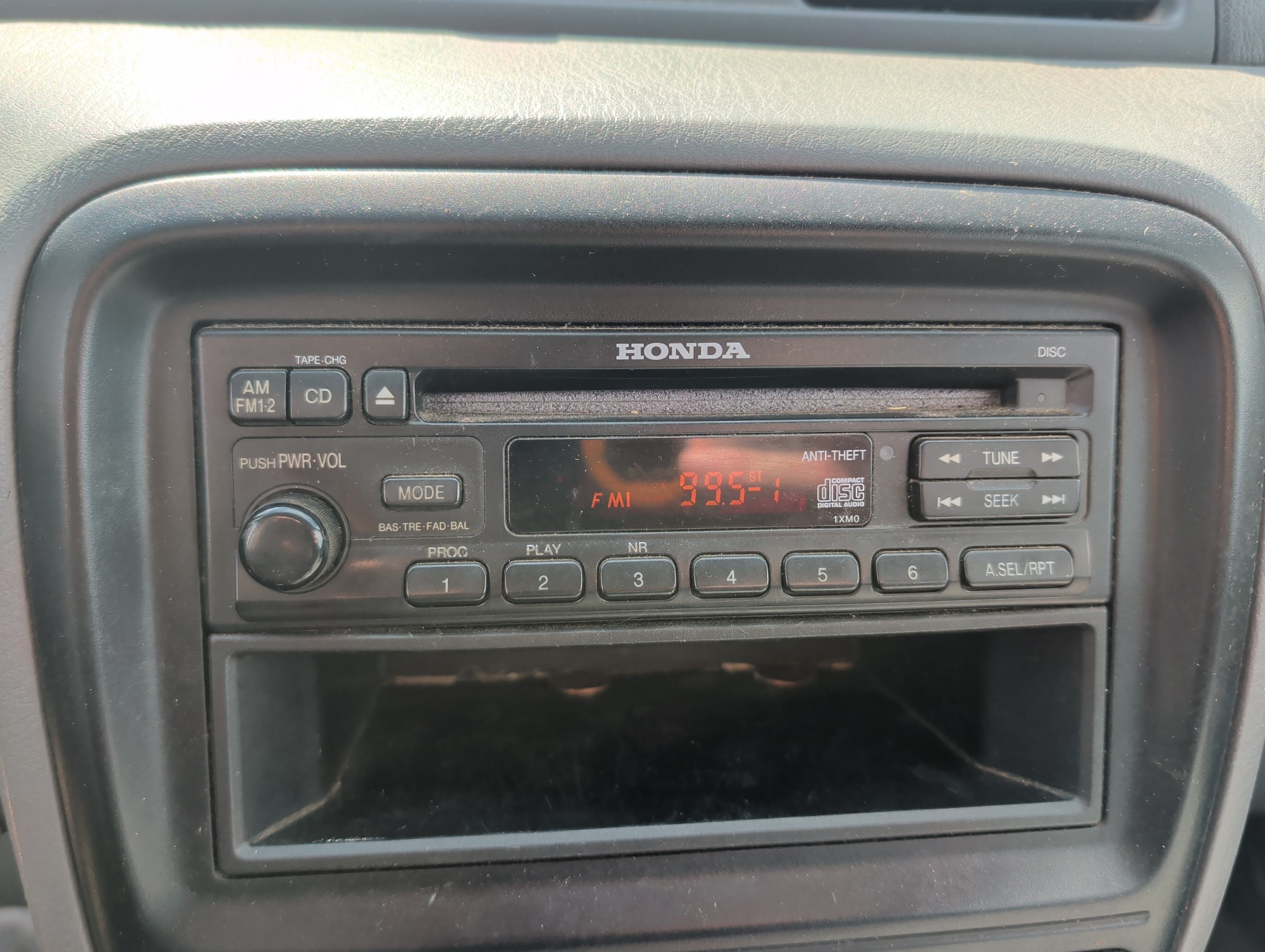 1998 honda cr-v with 177940 miles for sale near elk-river, minnesota 106531_39_radio_closeup.jpg