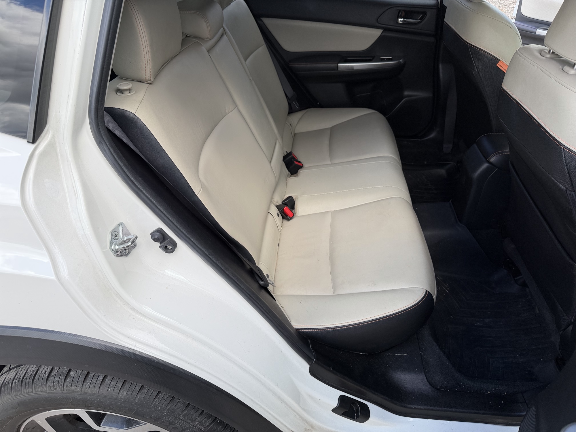 2016 subaru crosstrek 2.0i-limited-pzev-cvt with 119812 miles for sale near elk-river, minnesota 106535_28_pass_rear_seat.jpg