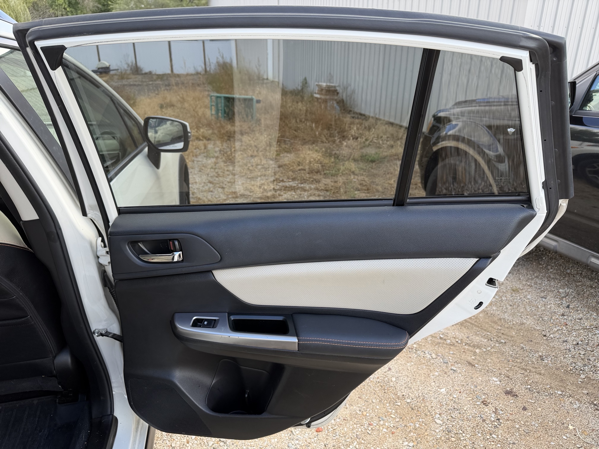 2016 subaru crosstrek 2.0i-limited-pzev-cvt with 119812 miles for sale near elk-river, minnesota 106535_30_pass_rear_door_panel.jpg