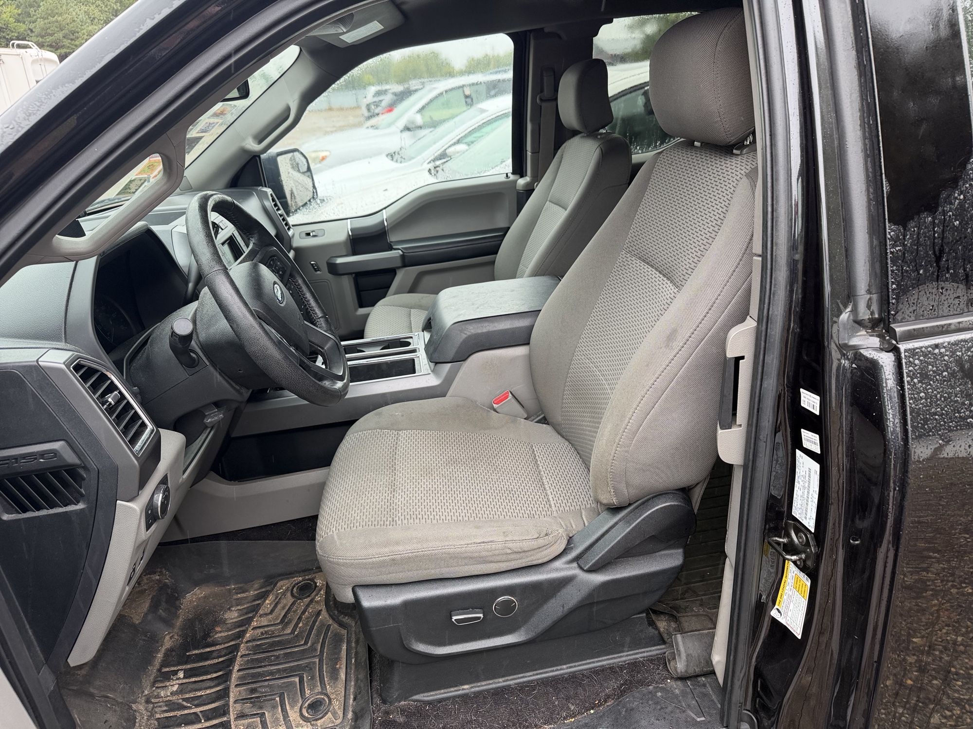 2015 ford f-150 lariat-supercab-8-ft.-4wd with 194548 miles for sale near elk-river, minnesota 106536_22_driver_seat.jpg