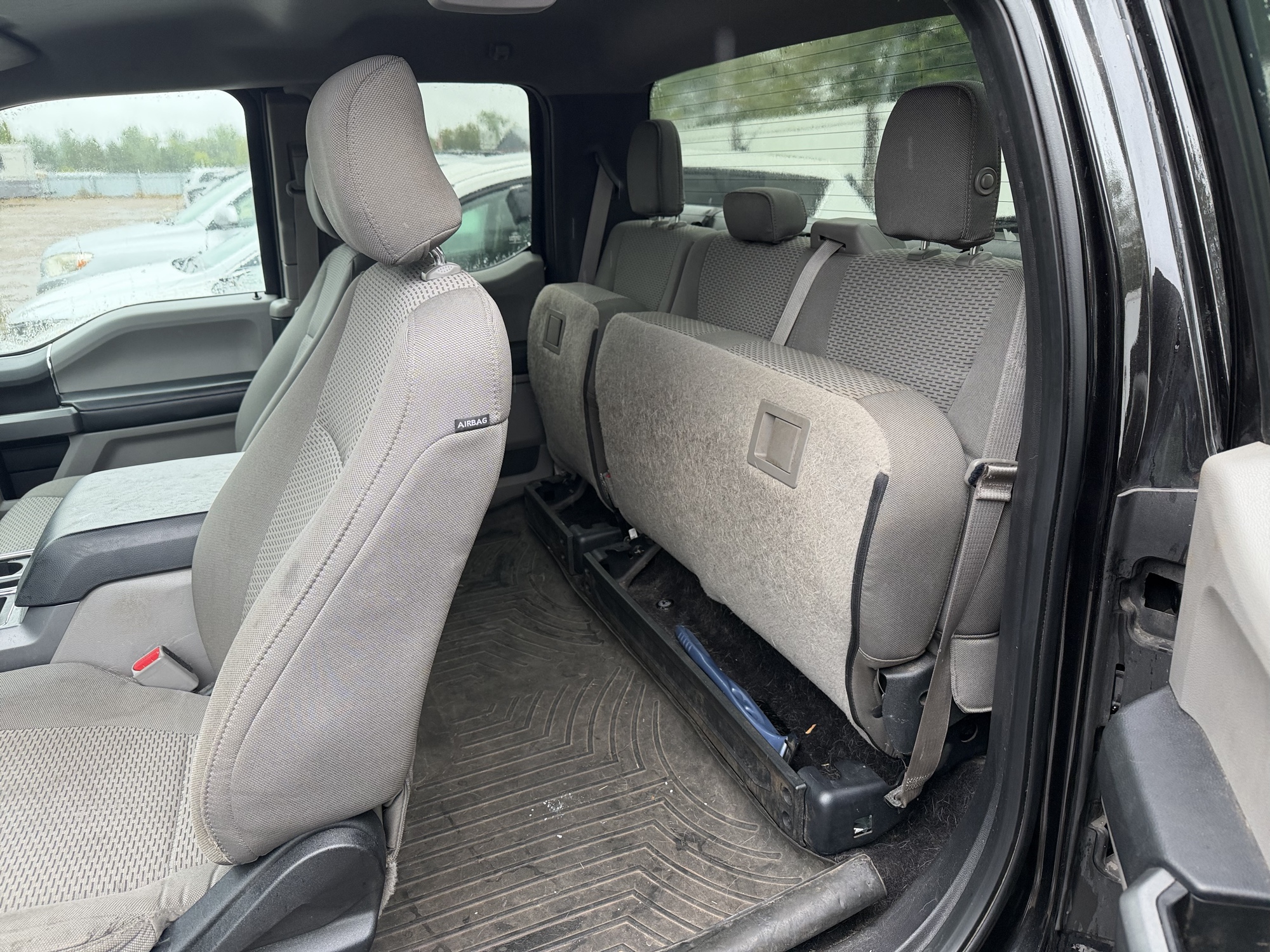 2015 ford f-150 lariat-supercab-8-ft.-4wd with 194548 miles for sale near elk-river, minnesota 106536_24_drv_rear_seat.jpg