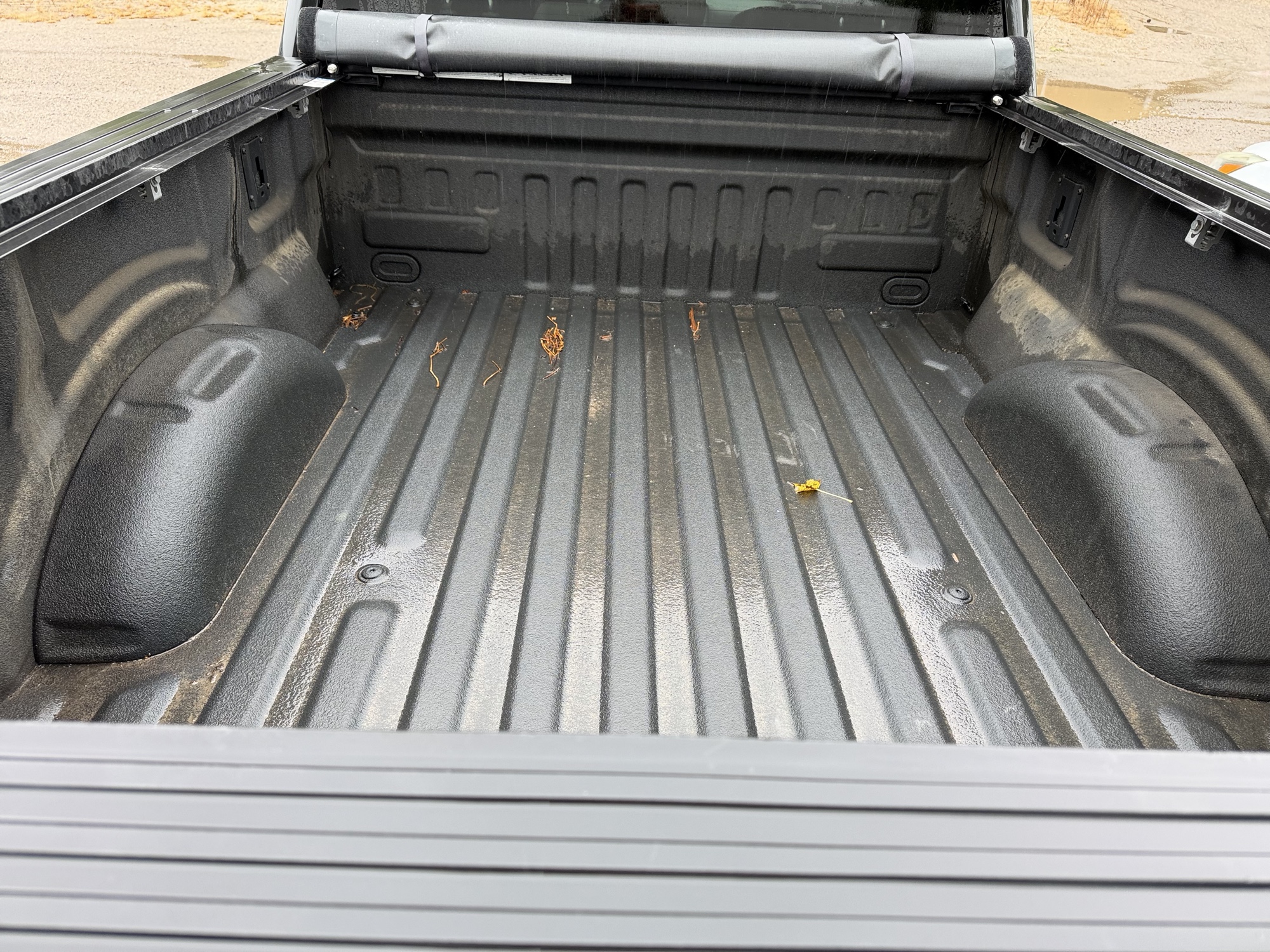 2015 ford f-150 lariat-supercab-8-ft.-4wd with 194548 miles for sale near elk-river, minnesota 106536_26_trunk.jpg