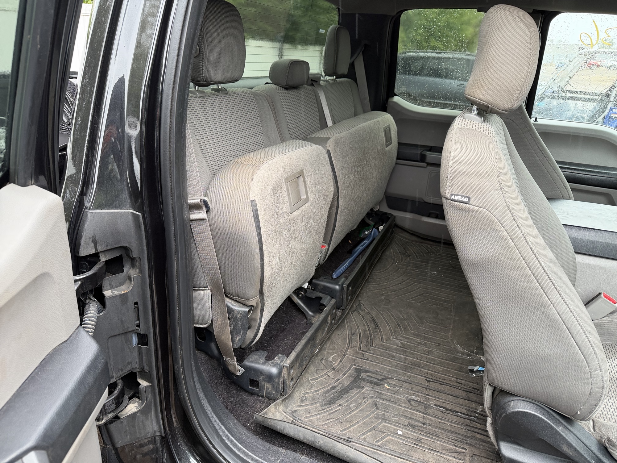 2015 ford f-150 lariat-supercab-8-ft.-4wd with 194548 miles for sale near elk-river, minnesota 106536_28_pass_rear_seat.jpg