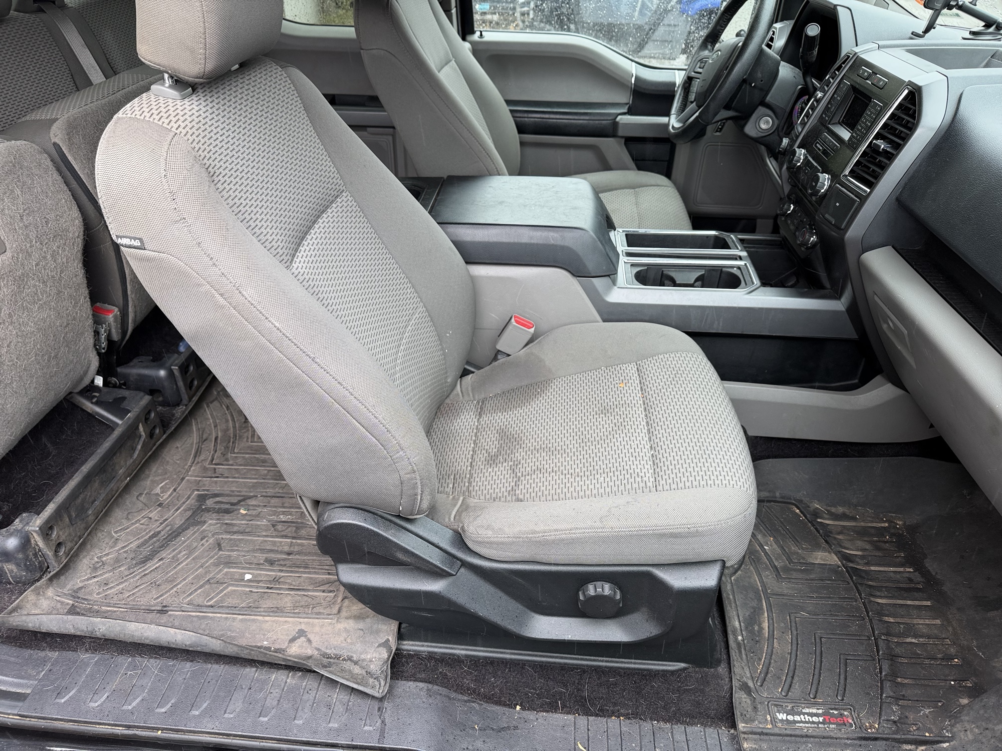 2015 ford f-150 lariat-supercab-8-ft.-4wd with 194548 miles for sale near elk-river, minnesota 106536_31_passenger_seat.jpg