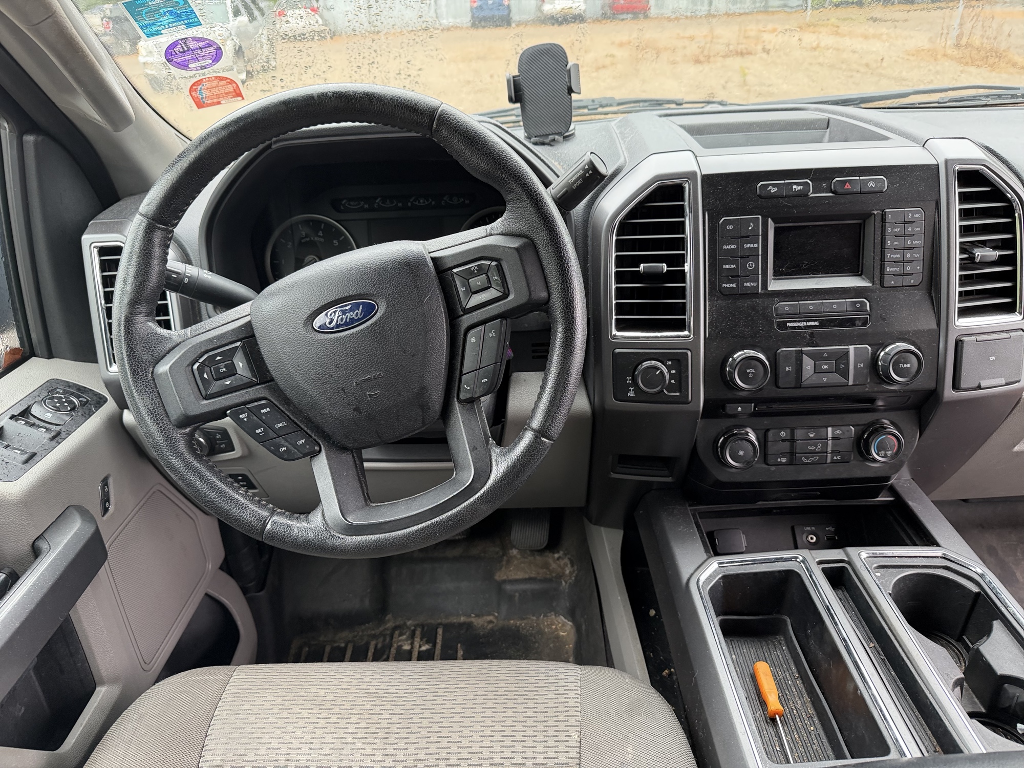 2015 ford f-150 lariat-supercab-8-ft.-4wd with 194548 miles for sale near elk-river, minnesota 106536_33_dash_from_driver.jpg
