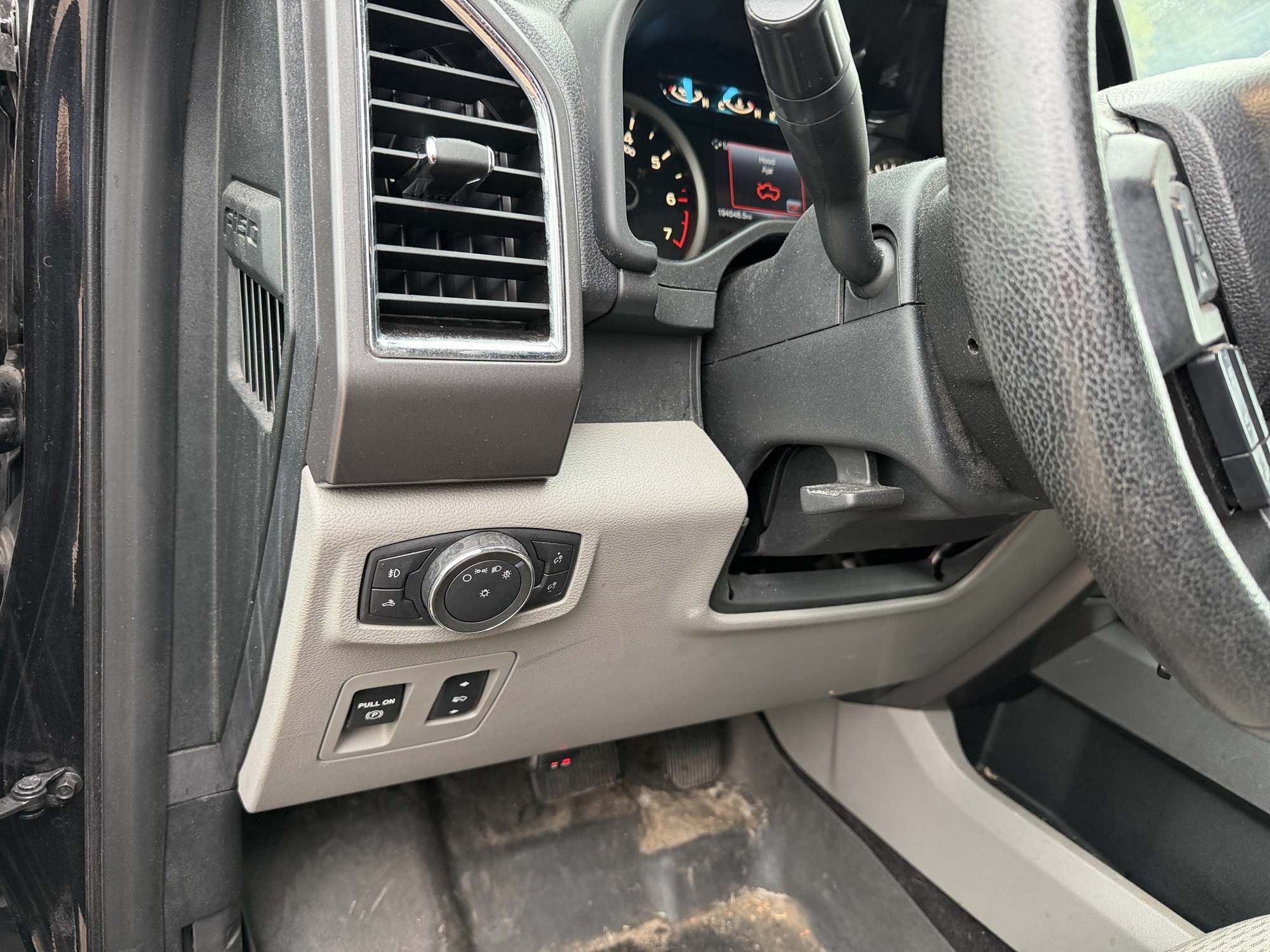 2015 ford f-150 lariat-supercab-8-ft.-4wd with 194548 miles for sale near elk-river, minnesota 106536_37_left_of_steering_wheel.jpg