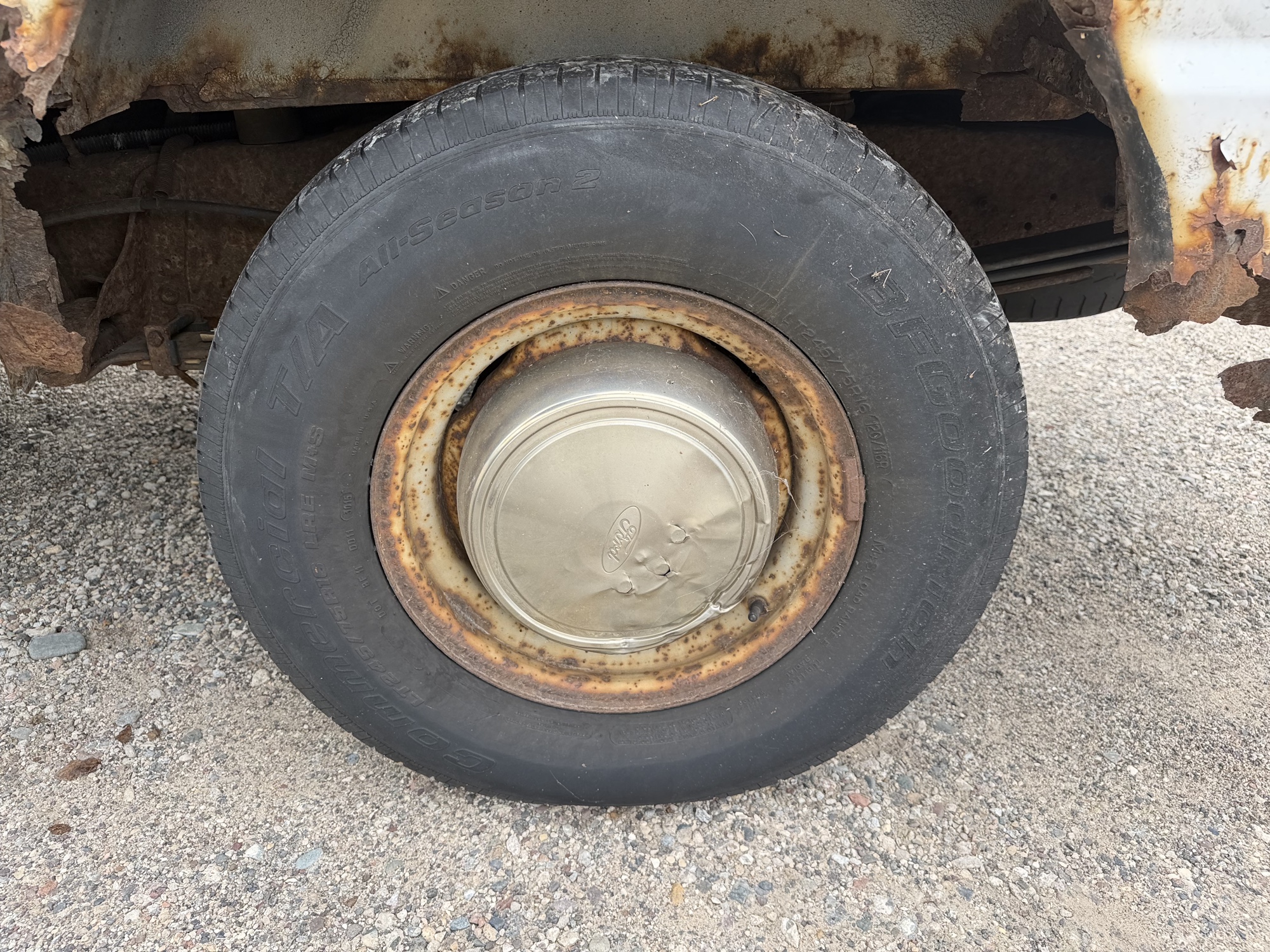 1999 ford econoline e350-super-duty with 203236 miles for sale near elk-river, minnesota 106537_13_rear_drv_wheel.jpg