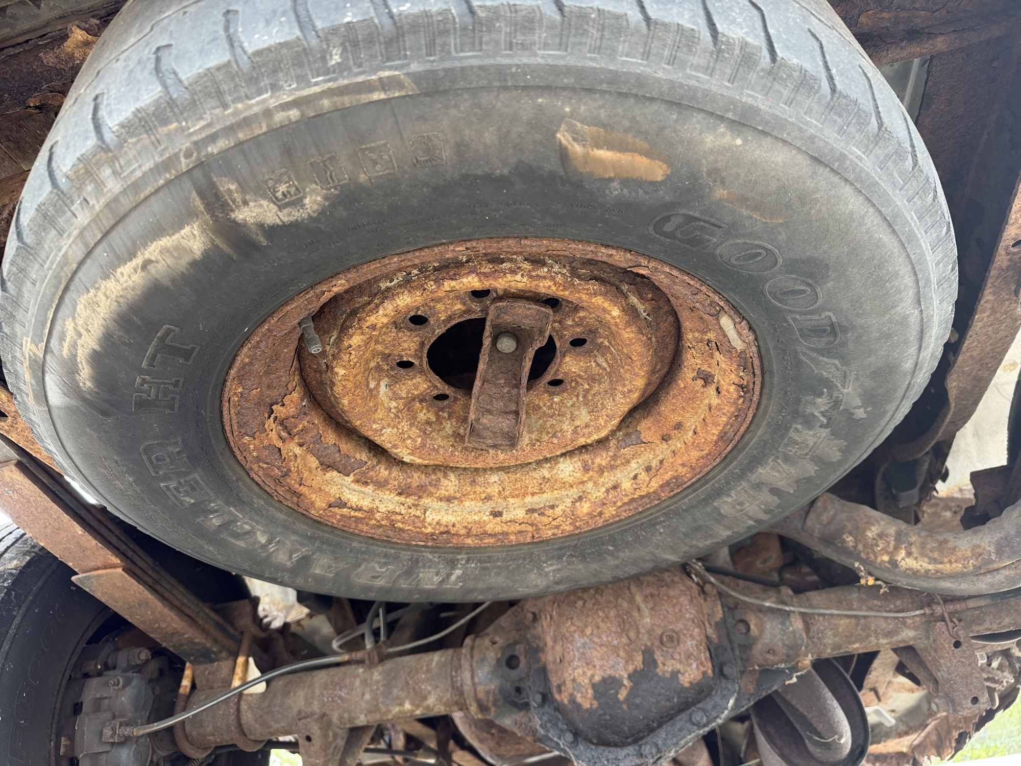 1999 ford econoline e350-super-duty with 203236 miles for sale near elk-river, minnesota 106537_27_spare_tire.jpg