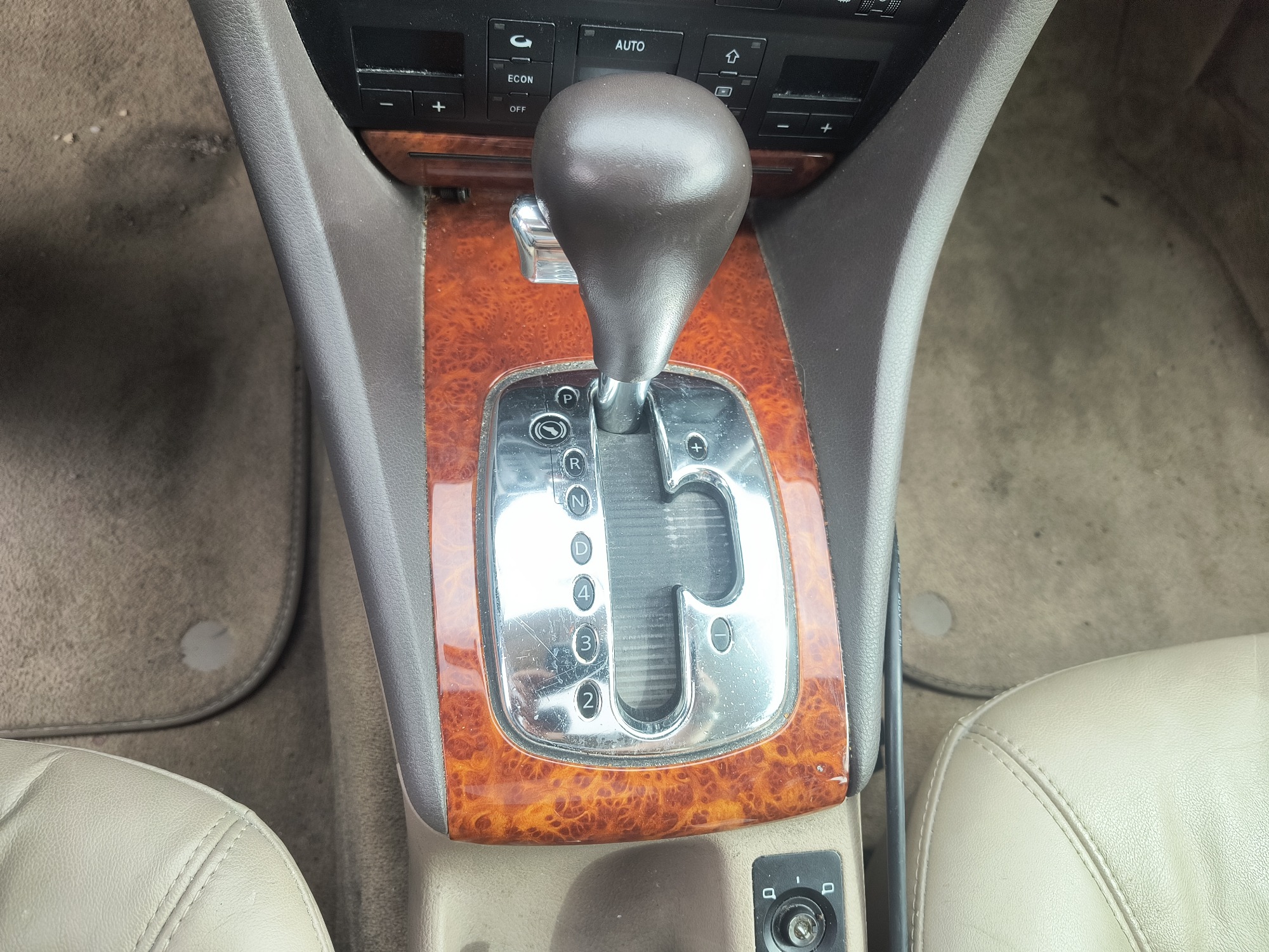 2000 audi a6 2.8-quattro with 67669 miles for sale near elk-river, minnesota 106541_41_shifter.jpg