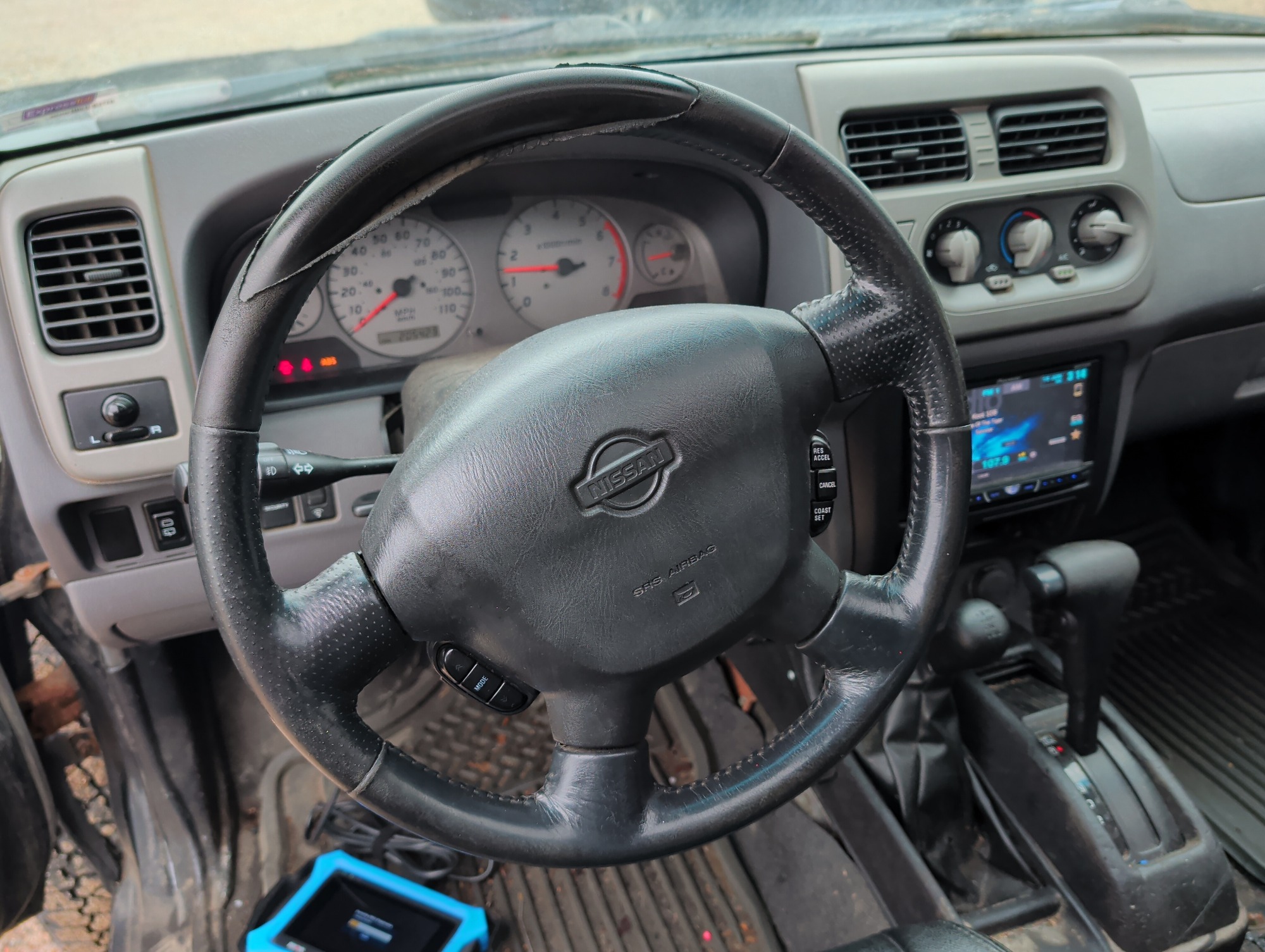 2001 nissan xterra xe-4wd with 205423 miles for sale near elk-river, minnesota 106546_36_steering_wheel.jpg