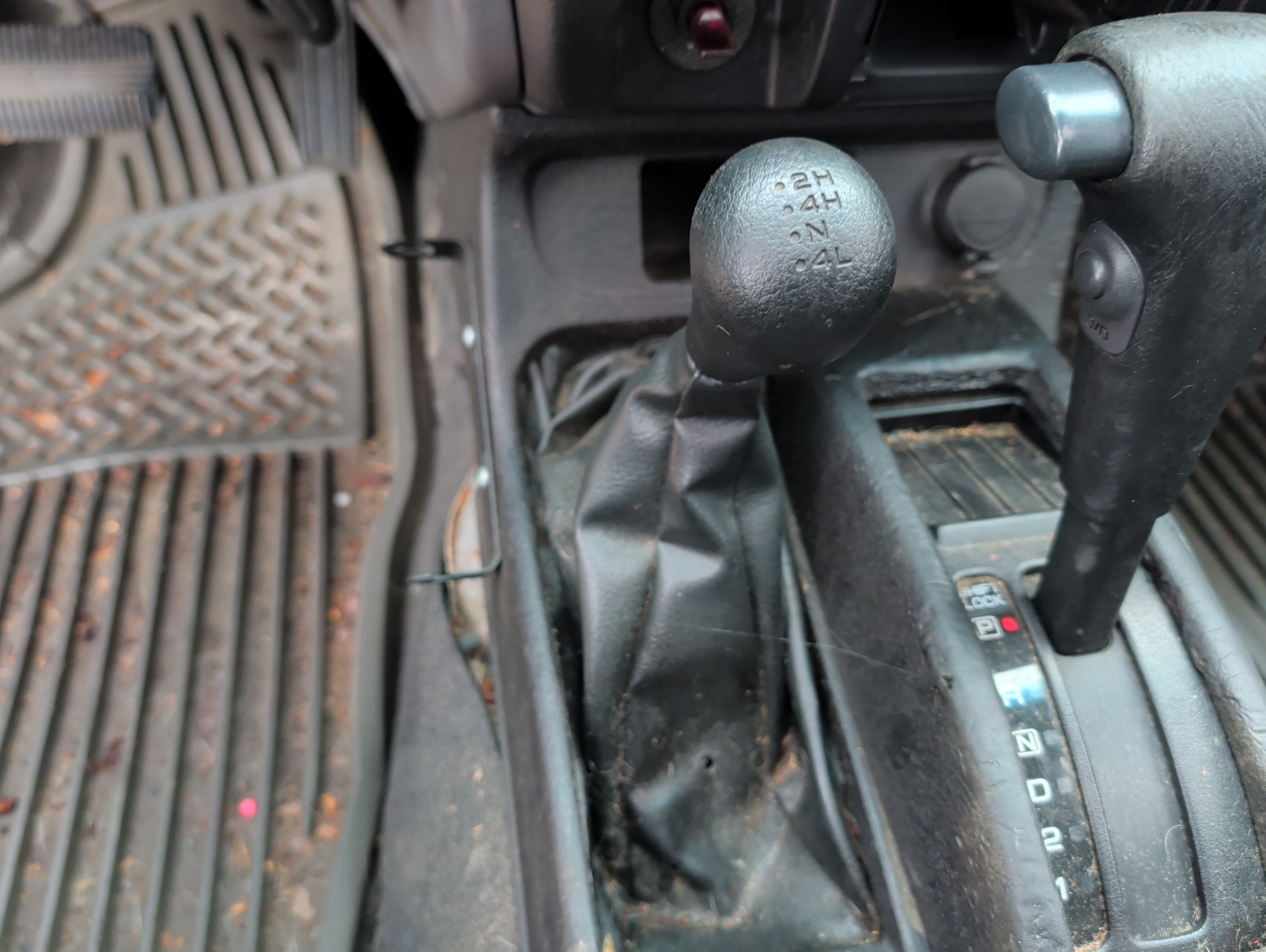 2001 nissan xterra xe-4wd with 205423 miles for sale near elk-river, minnesota 106546_38_4x4_switch.jpg