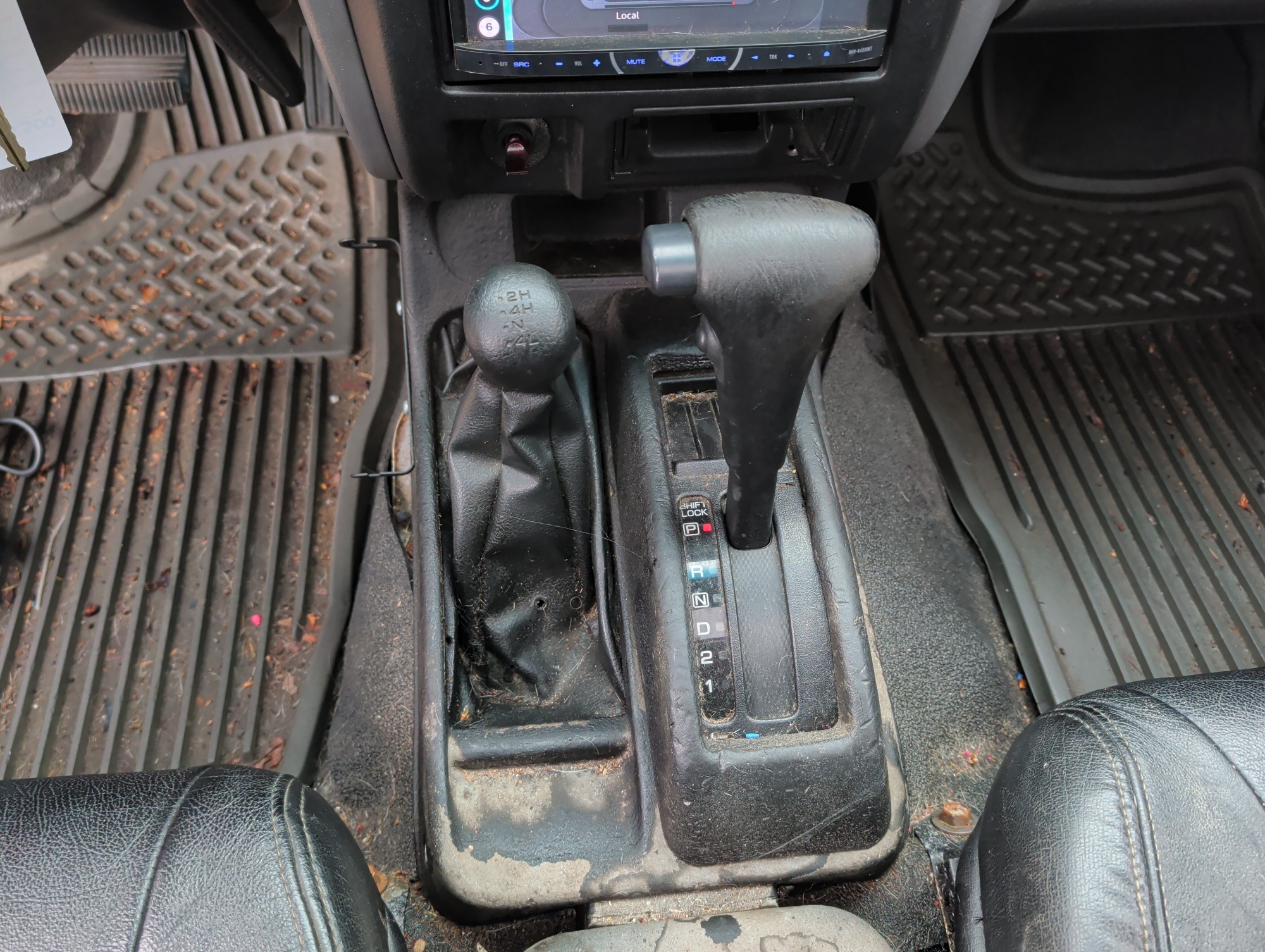 2001 nissan xterra xe-4wd with 205423 miles for sale near elk-river, minnesota 106546_41_shifter.jpg