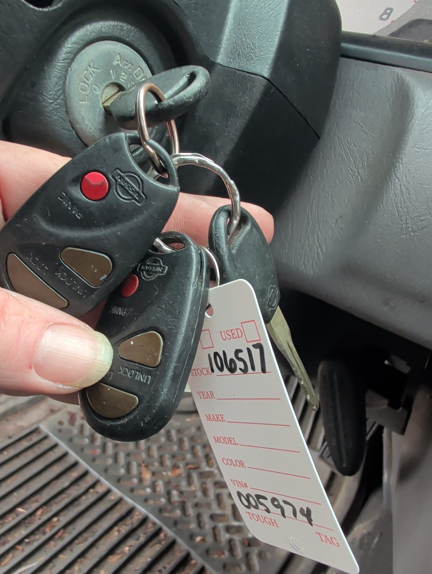 2001 nissan xterra xe-4wd with 205423 miles for sale near elk-river, minnesota 106546_51_keys.jpg