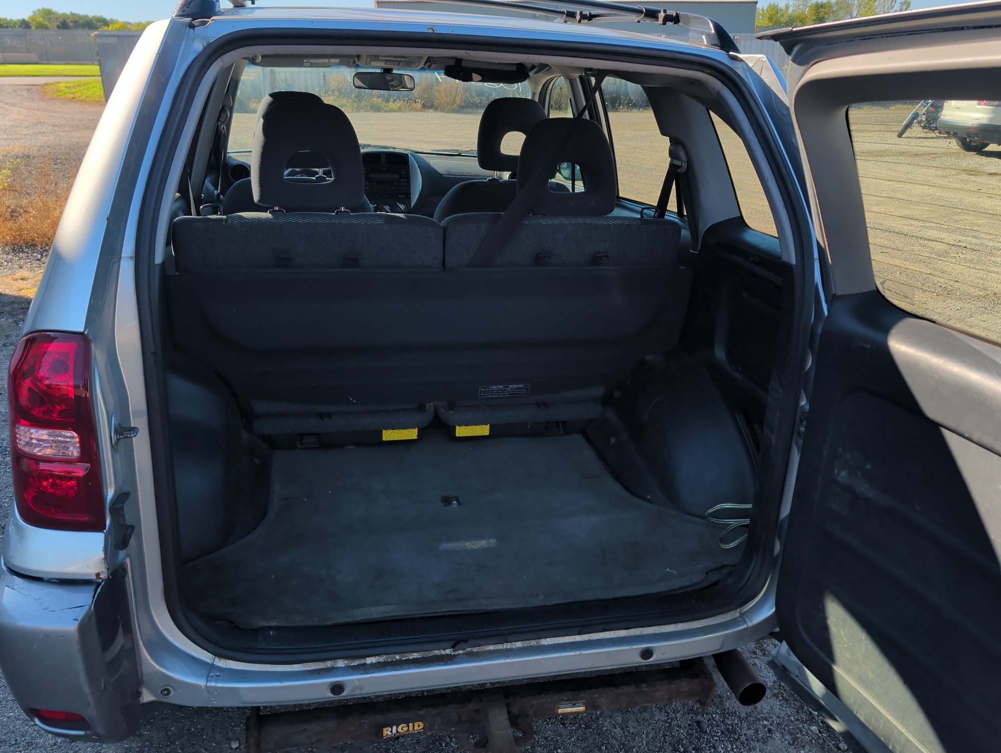 2005 toyota rav4 2wd with 173910 miles for sale near elk-river, minnesota 106547_26_trunk.jpg