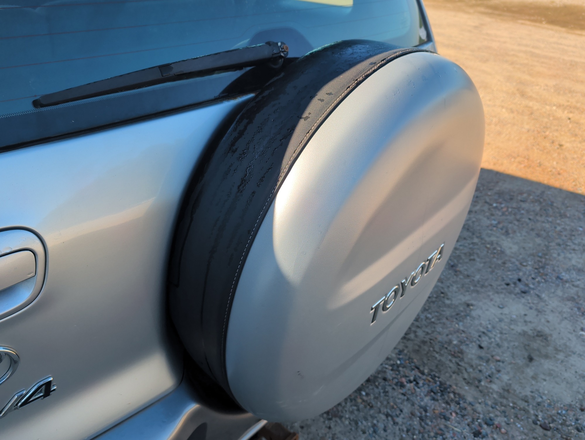 2005 toyota rav4 2wd with 173910 miles for sale near elk-river, minnesota 106547_27_spare_tire.jpg