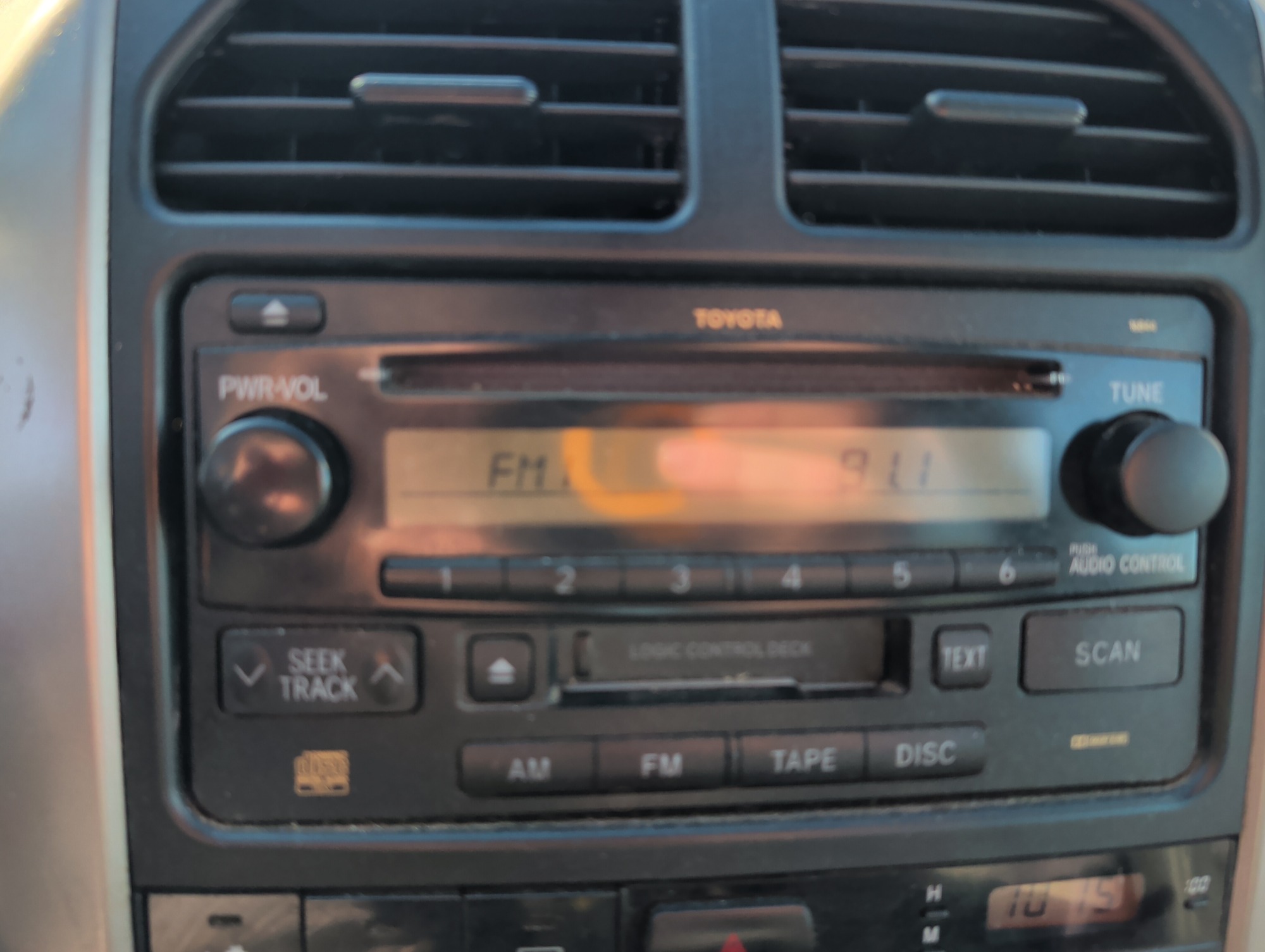 2005 toyota rav4 2wd with 173910 miles for sale near elk-river, minnesota 106547_39_radio_closeup.jpg