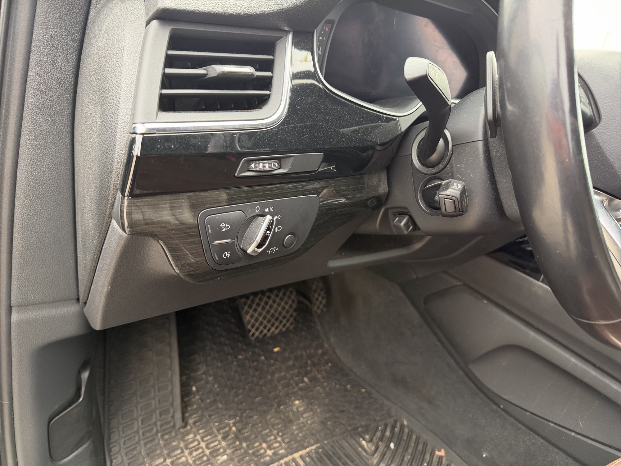 2017 audi q7 3.0-premium-plus-quattro with 111119 miles for sale near elk-river, minnesota 106548_37_left_of_steering_wheel.jpg