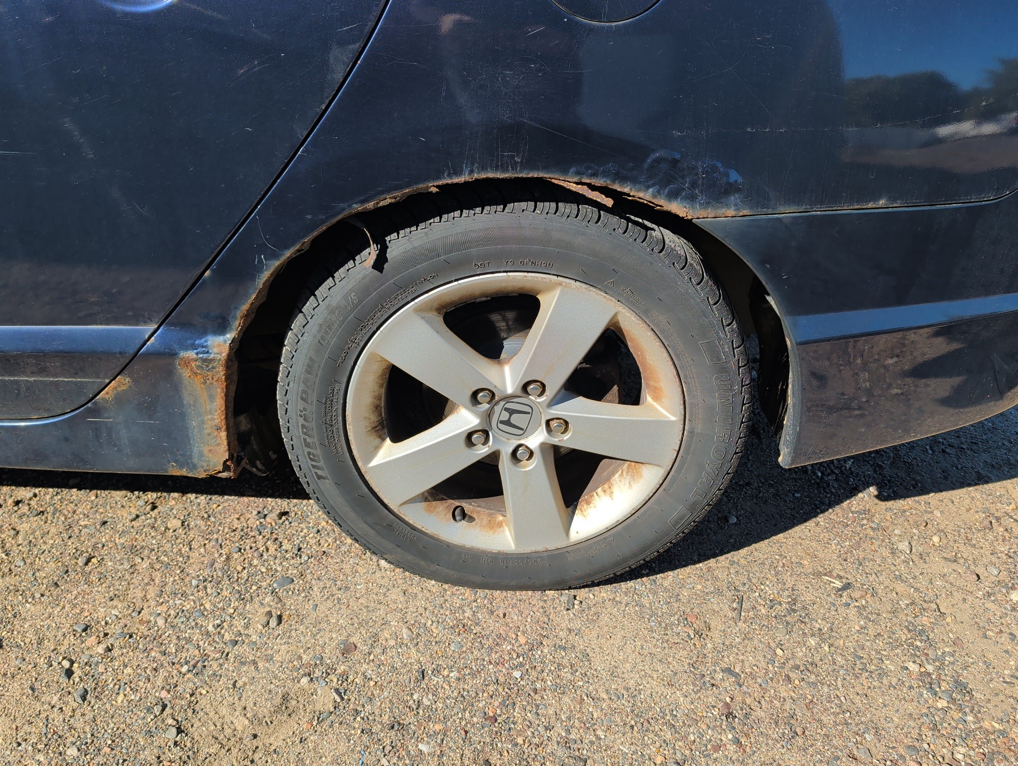 2006 honda civic ex-sedan-at with 168786 miles for sale near elk-river, minnesota 106550_13_rear_drv_wheel.jpg