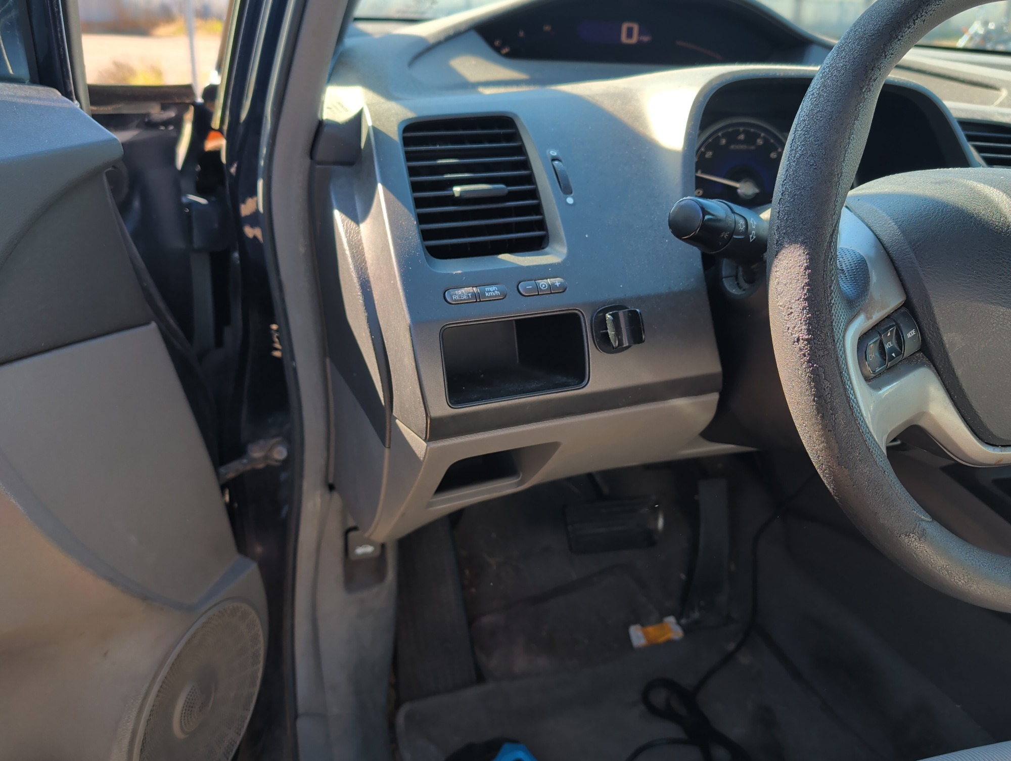 2006 honda civic ex-sedan-at with 168786 miles for sale near elk-river, minnesota 106550_37_left_of_steering_wheel.jpg