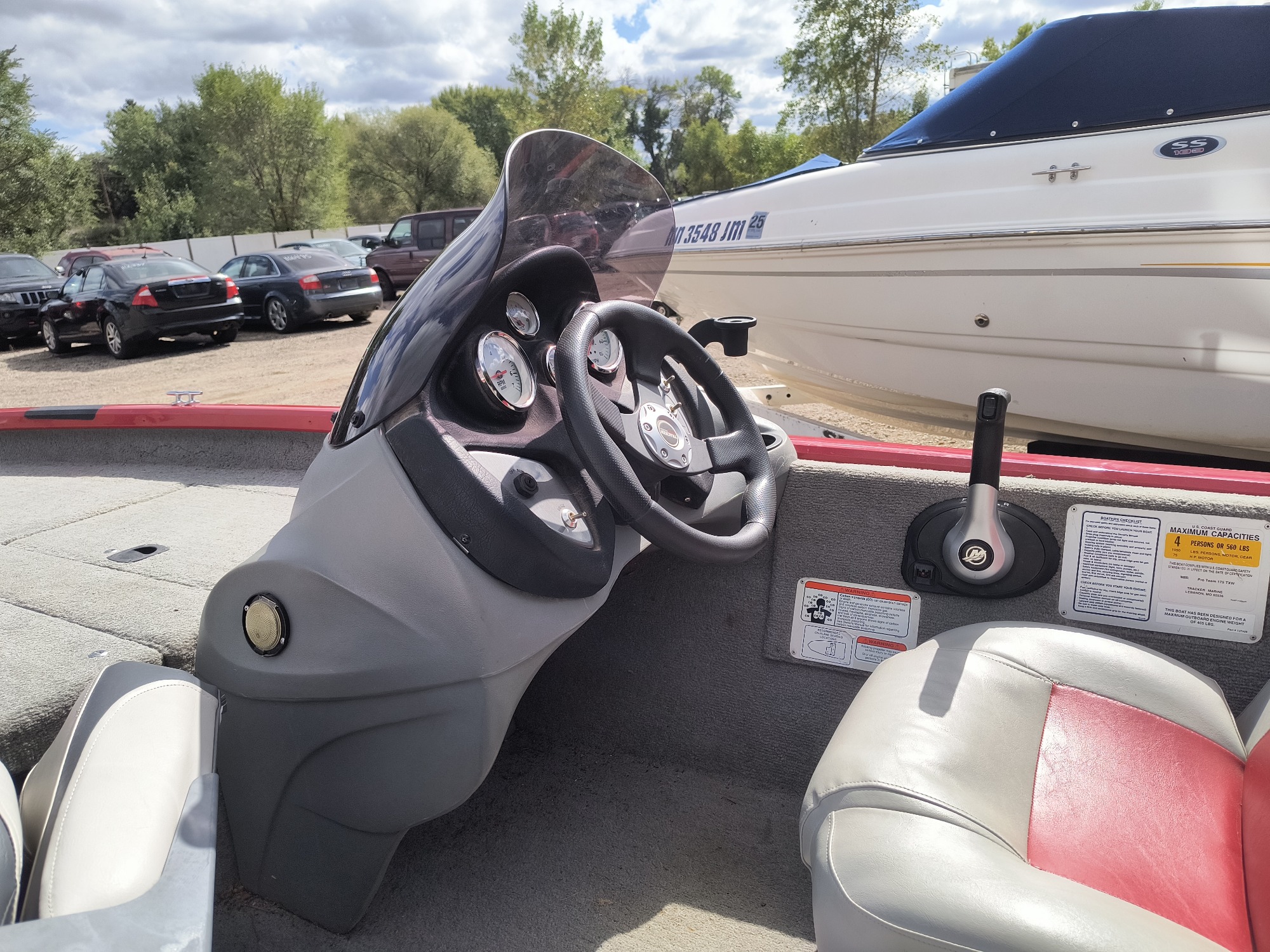 2011 bass-tracker 175txw for sale near elk-river, minnesota 106551_37_left_of_steering_wheel.jpg