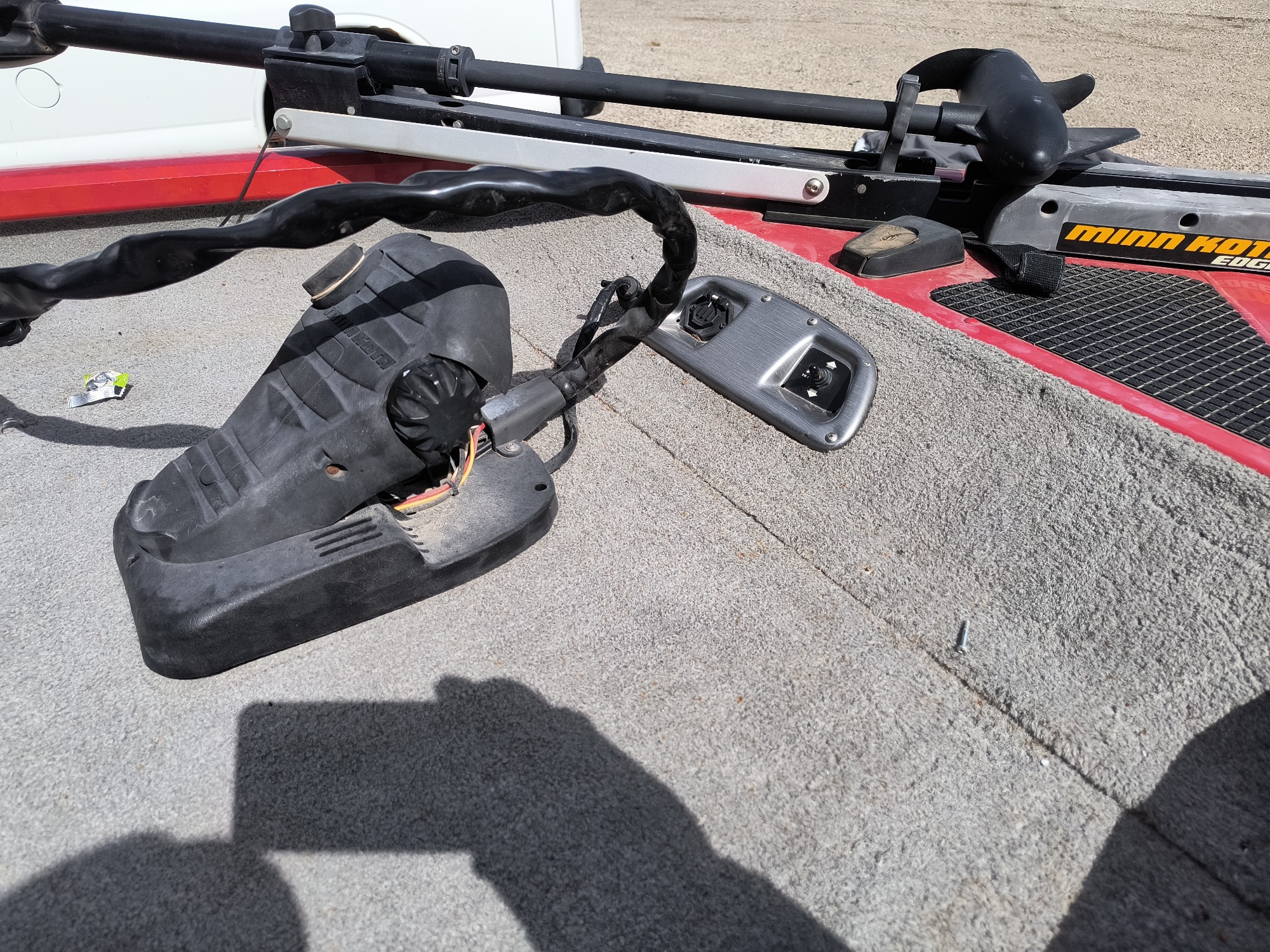 2011 bass-tracker 175txw for sale near elk-river, minnesota 106551_39_radio_closeup.jpg