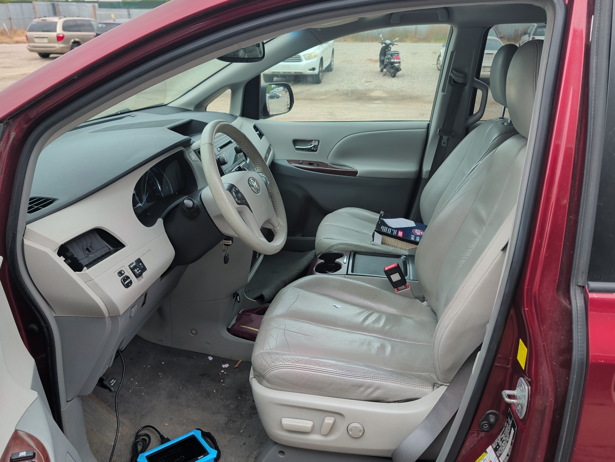 2011 toyota sienna limited-7-pass-v6 with 217246 miles for sale near elk-river, minnesota 106553_22_driver_seat.jpg