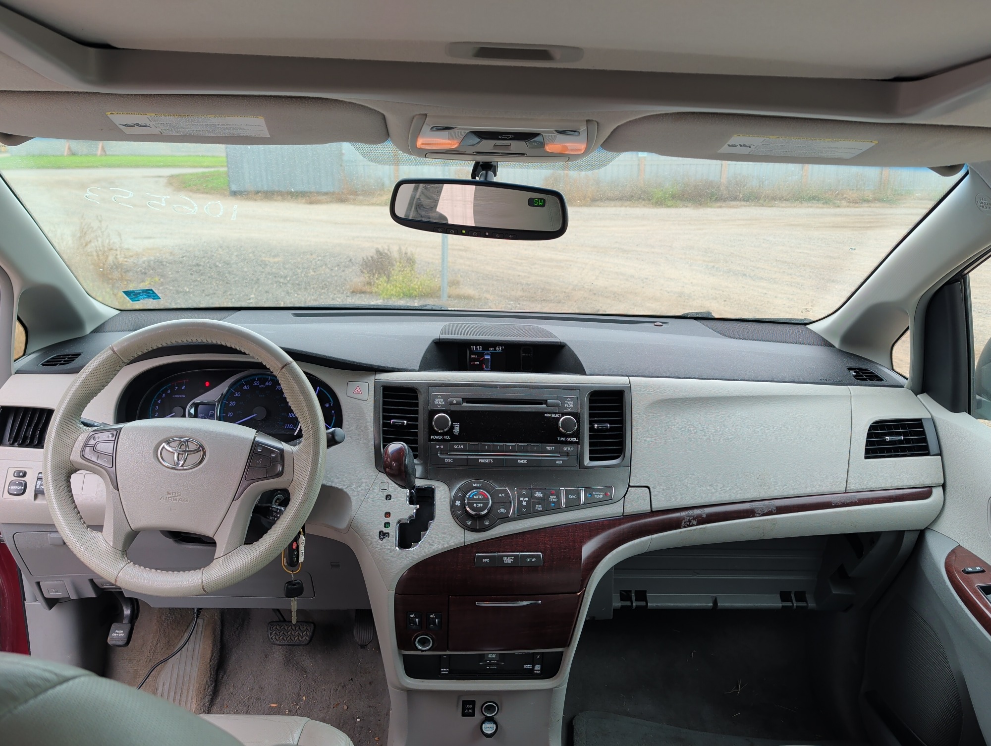 2011 toyota sienna limited-7-pass-v6 with 217246 miles for sale near elk-river, minnesota 106553_34_whole_dash.jpg
