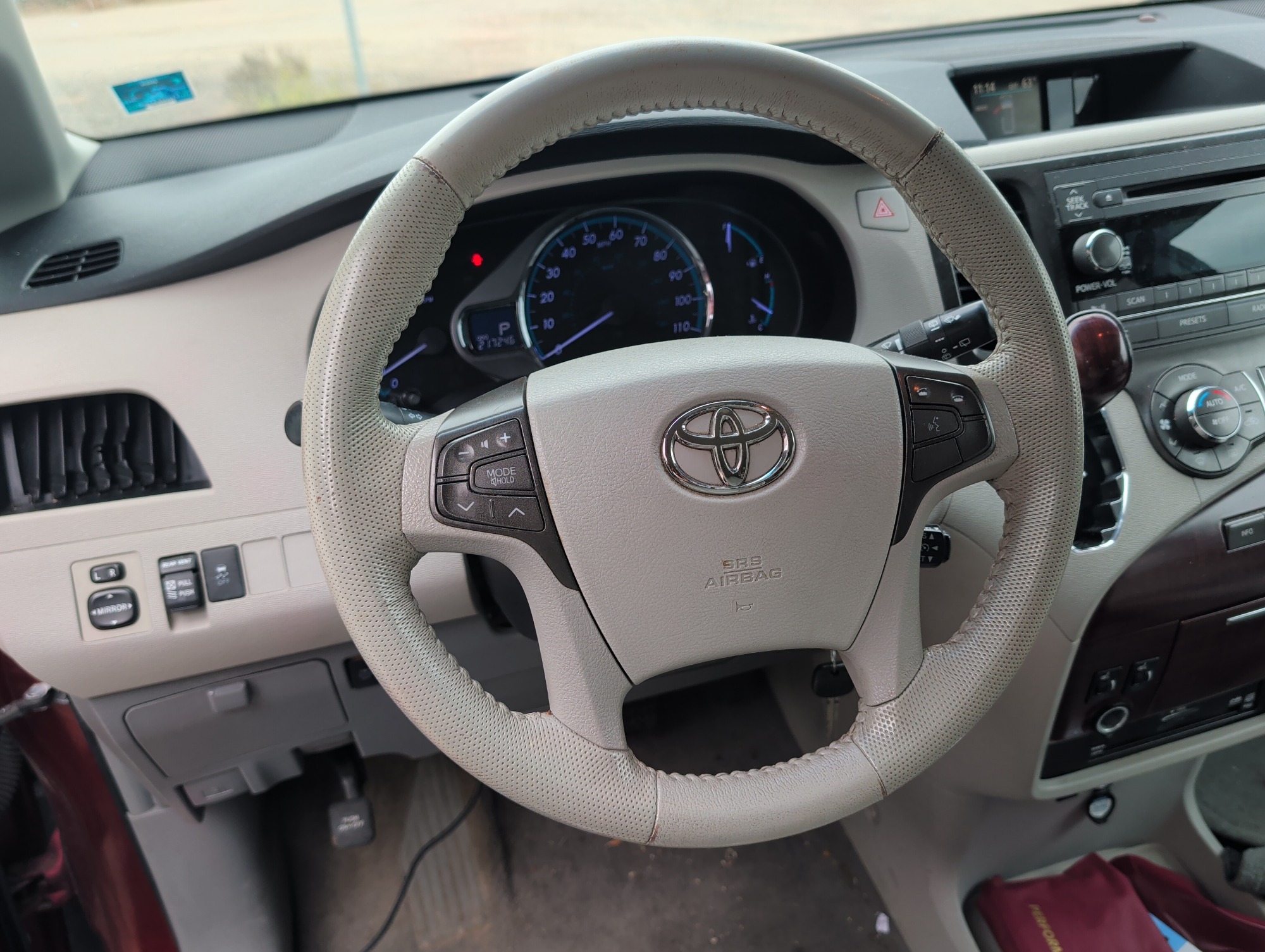 2011 toyota sienna limited-7-pass-v6 with 217246 miles for sale near elk-river, minnesota 106553_36_steering_wheel.jpg