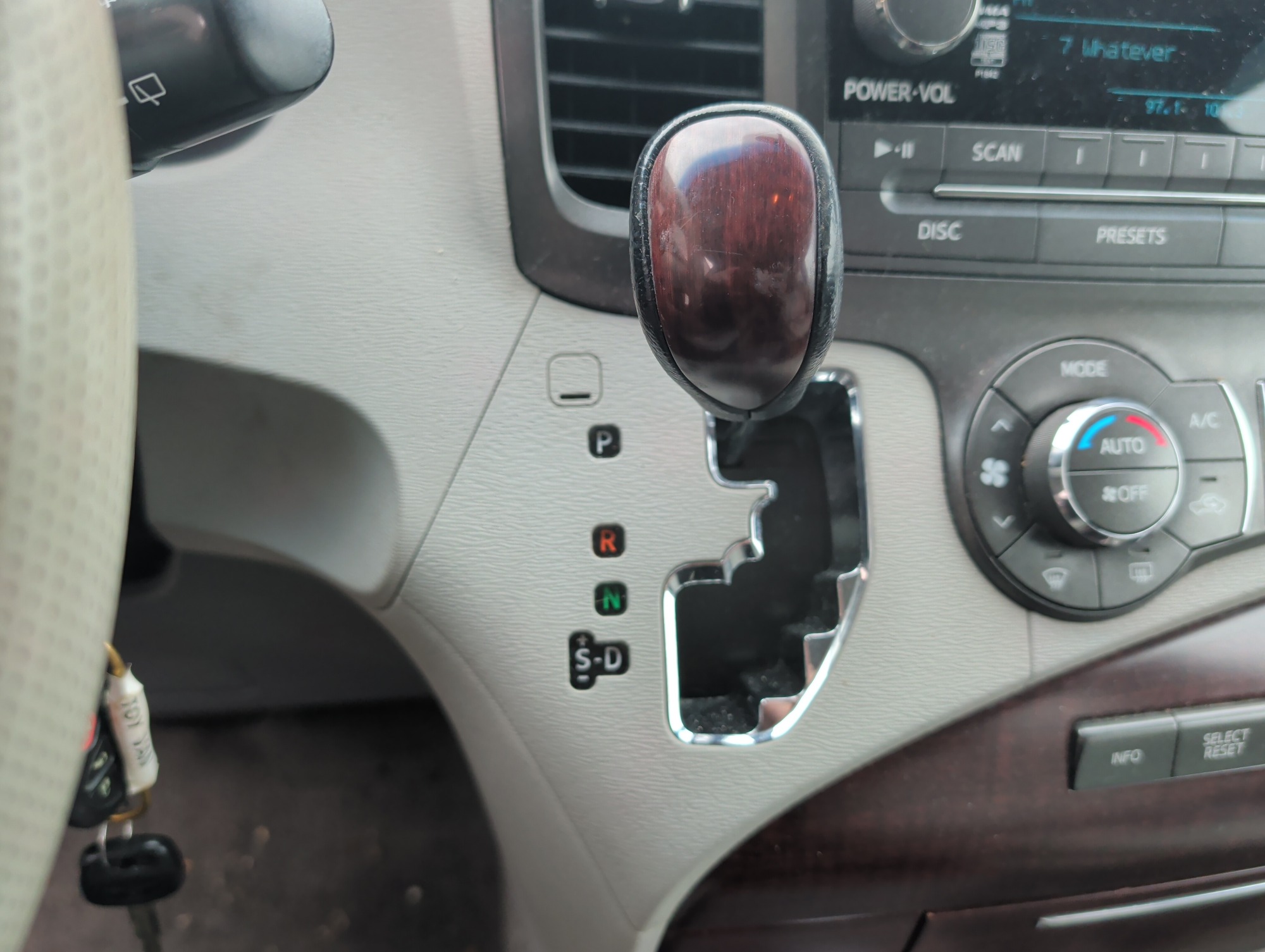 2011 toyota sienna limited-7-pass-v6 with 217246 miles for sale near elk-river, minnesota 106553_41_shifter.jpg