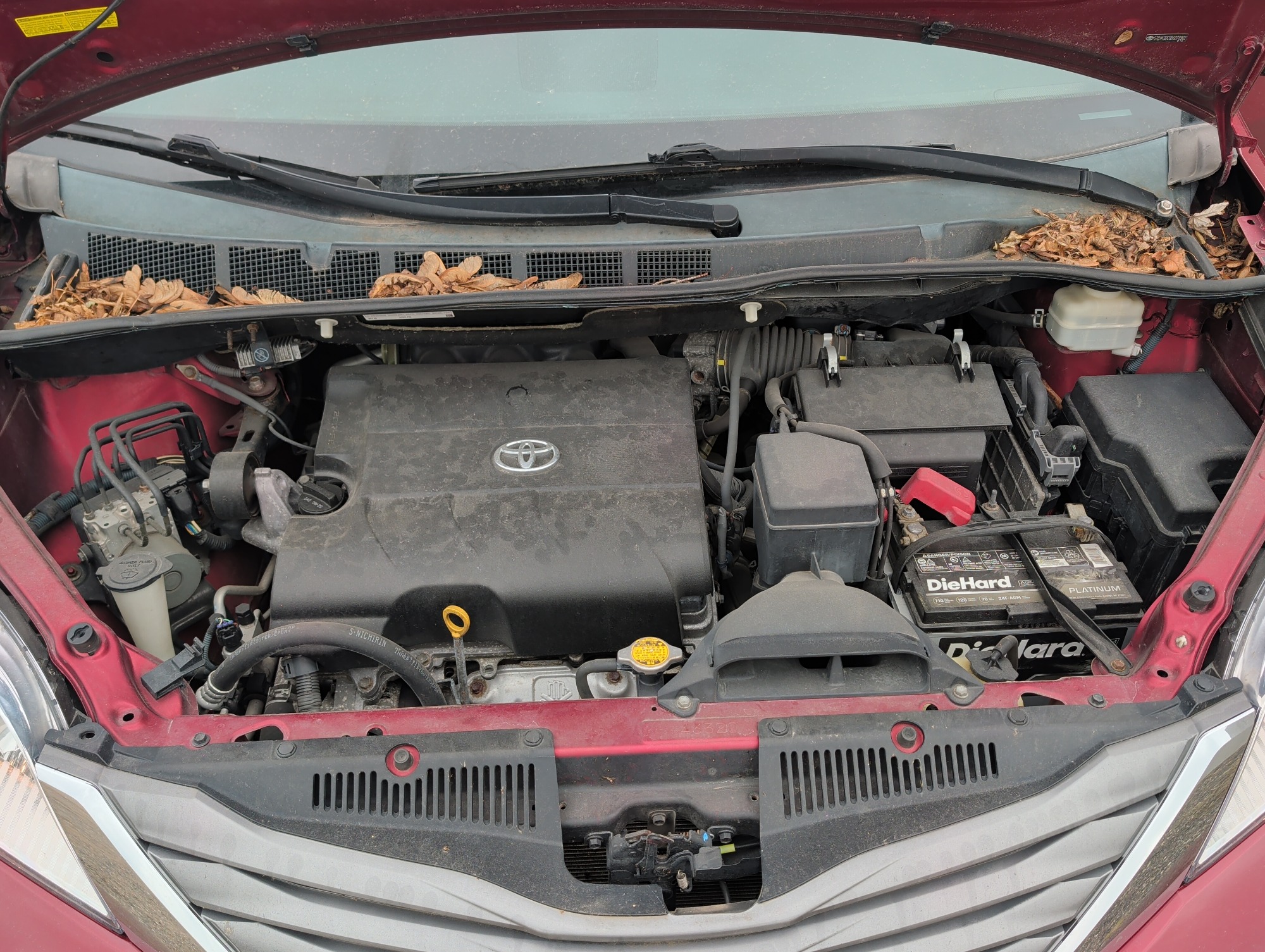 2011 toyota sienna limited-7-pass-v6 with 217246 miles for sale near elk-river, minnesota 106553_49_engine_bay.jpg