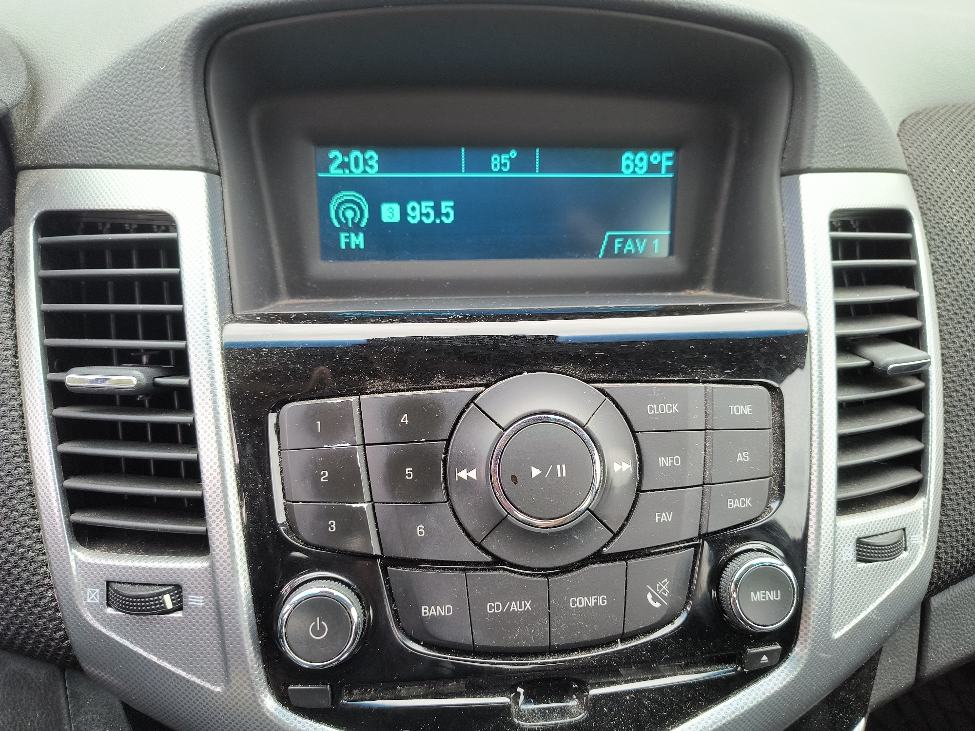 2011 chevrolet cruze ltz with 157761 miles for sale near elk-river, minnesota 106554_39_radio_closeup.jpg
