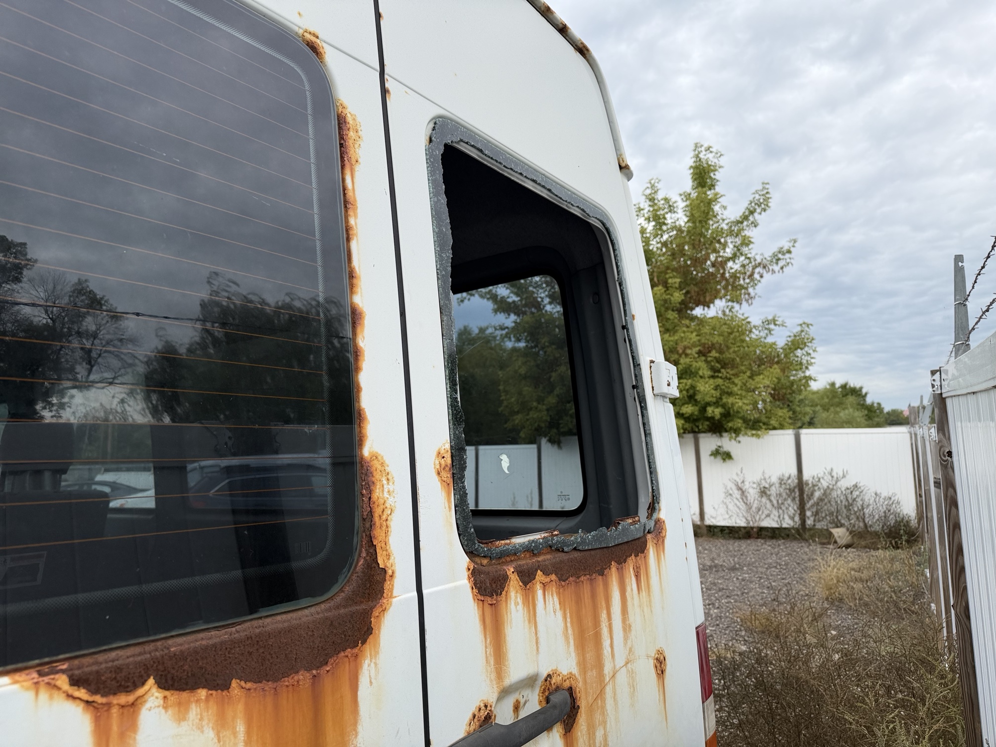 2006 dodge sprinter-wagon 2500-high-ceiling-140-in.-wb for sale near elk-river, minnesota 106555_10_back_window.jpg