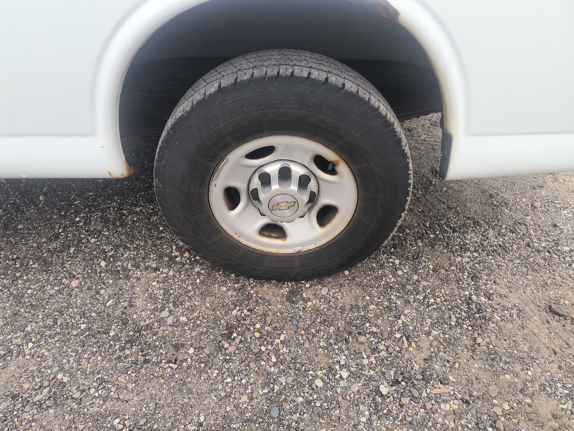 2014 chevrolet express 2500-cargo with 199160 miles for sale near elk-river, minnesota 106556_13_rear_drv_wheel.jpg