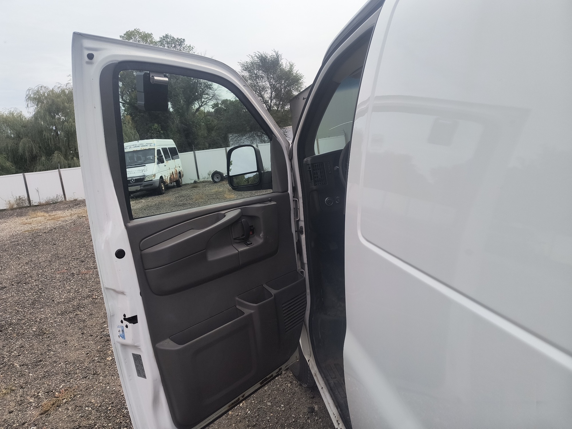 2014 chevrolet express 2500-cargo with 199160 miles for sale near elk-river, minnesota 106556_23_driver_door_panel.jpg
