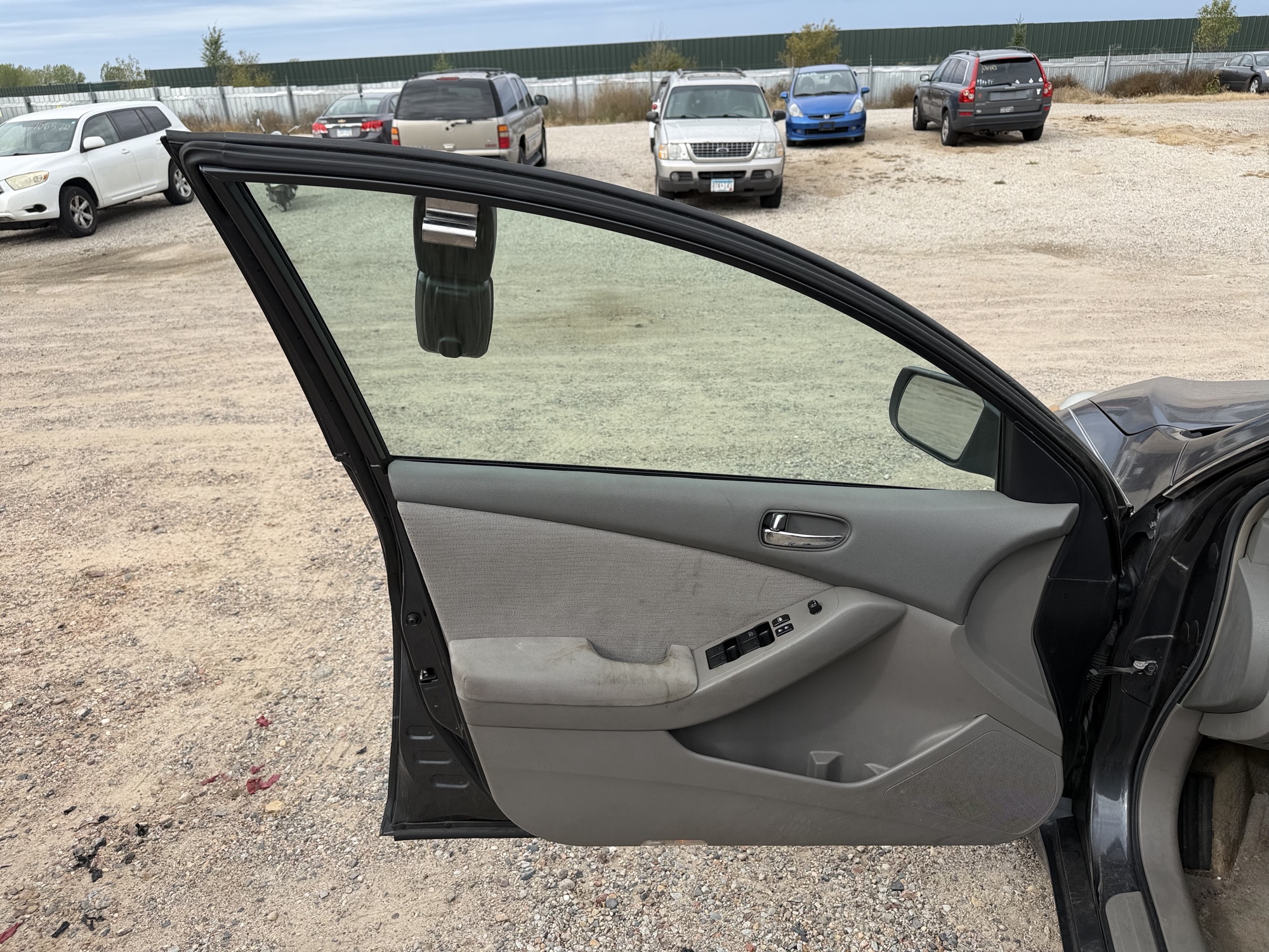 2010 nissan altima 2.5-s with 231356 miles for sale near elk-river, minnesota 106560_23_driver_door_panel.jpg