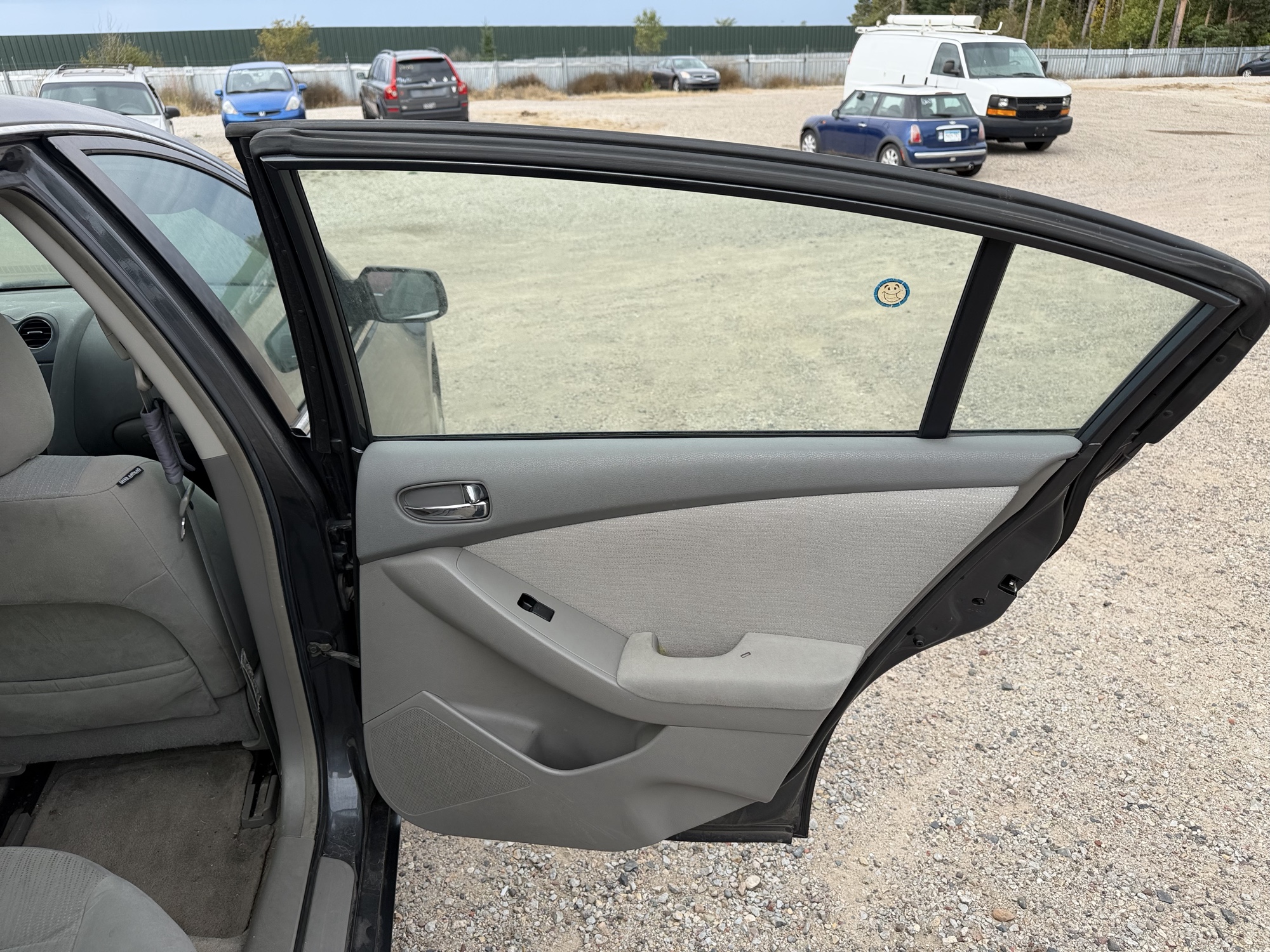2010 nissan altima 2.5-s with 231356 miles for sale near elk-river, minnesota 106560_30_pass_rear_door_panel.jpg