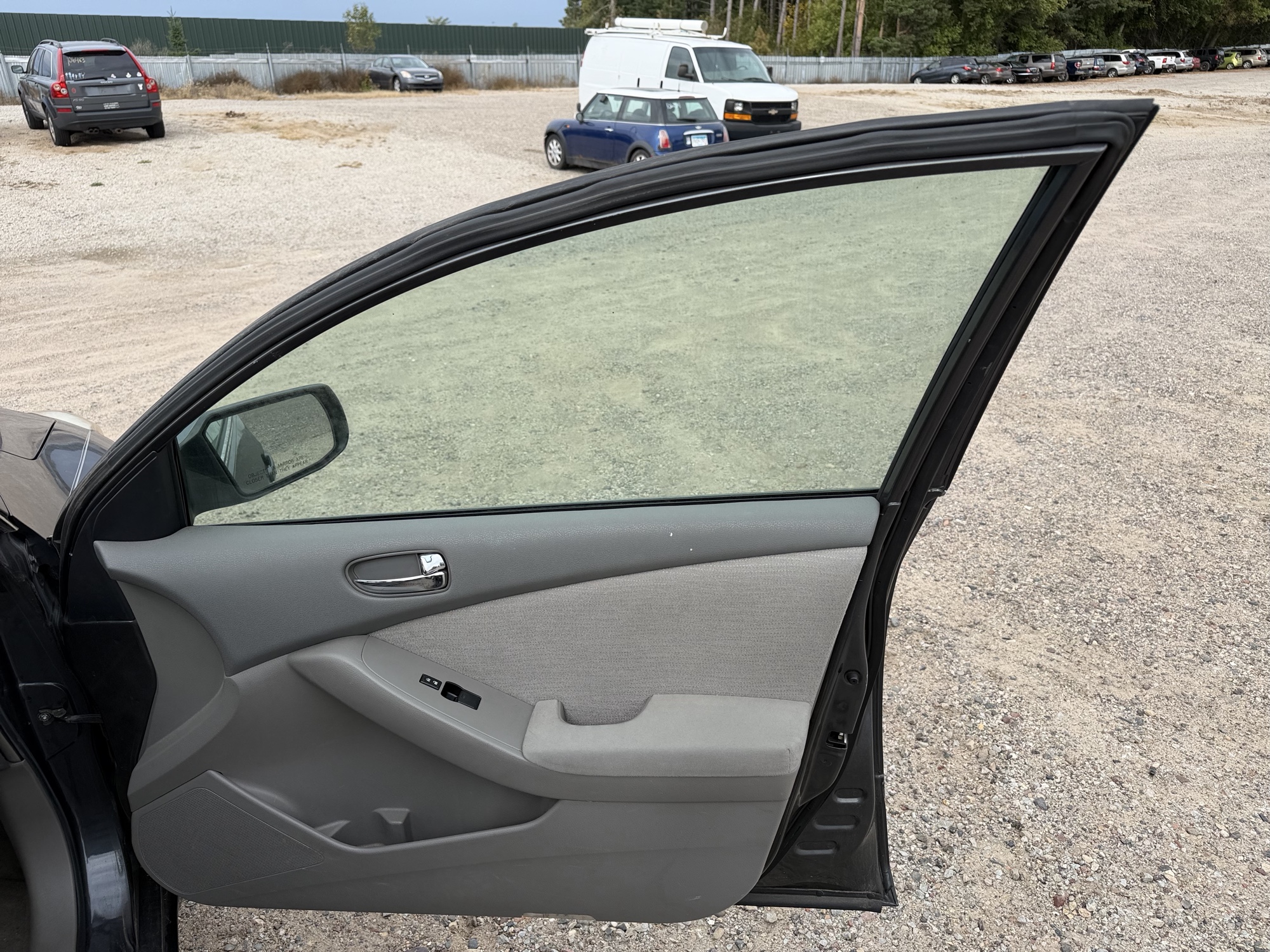 2010 nissan altima 2.5-s with 231356 miles for sale near elk-river, minnesota 106560_32_passenger_door_panel.jpg
