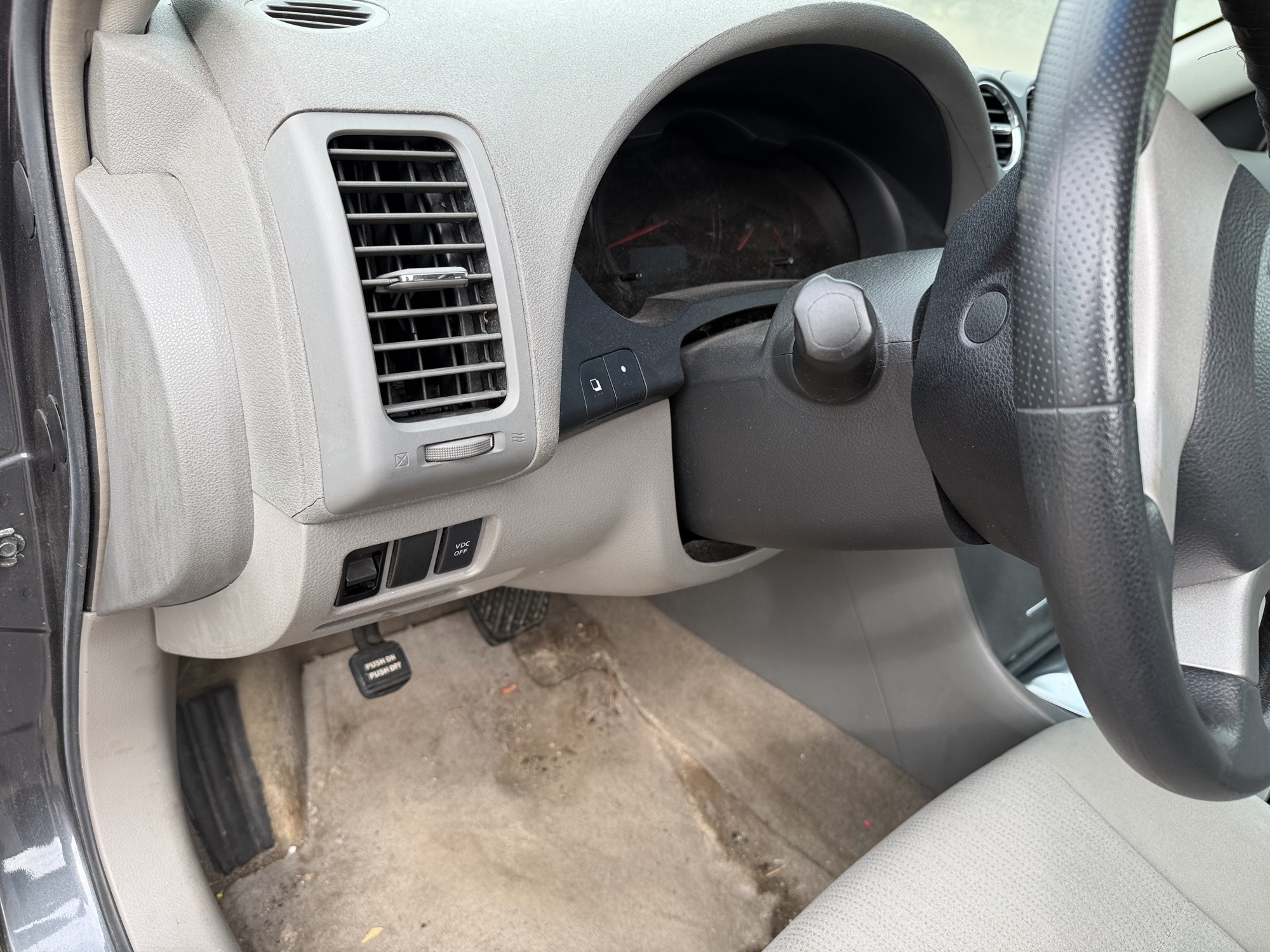 2010 nissan altima 2.5-s with 231356 miles for sale near elk-river, minnesota 106560_37_left_of_steering_wheel.jpg