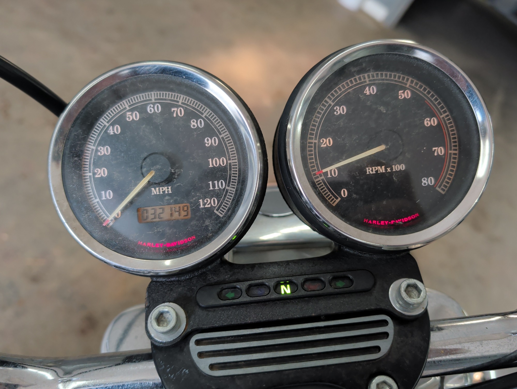 2000 harley-davidson fxds - with 32149 miles for sale near elk-river, minnesota 106561_43_gauge_cluster.jpg
