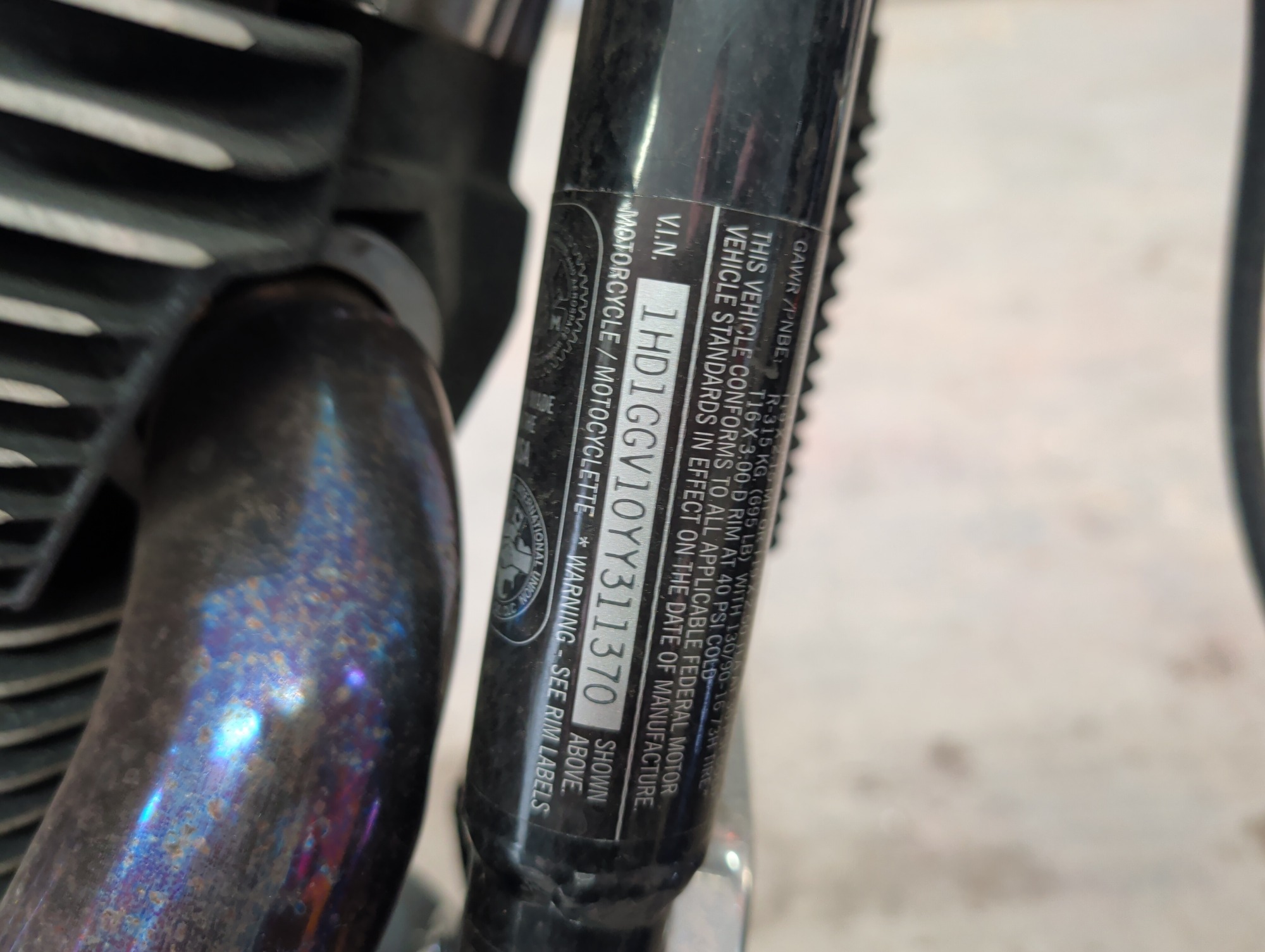 2000 harley-davidson fxds - with 32149 miles for sale near elk-river, minnesota 106561_48_windshield_vin_plate.jpg
