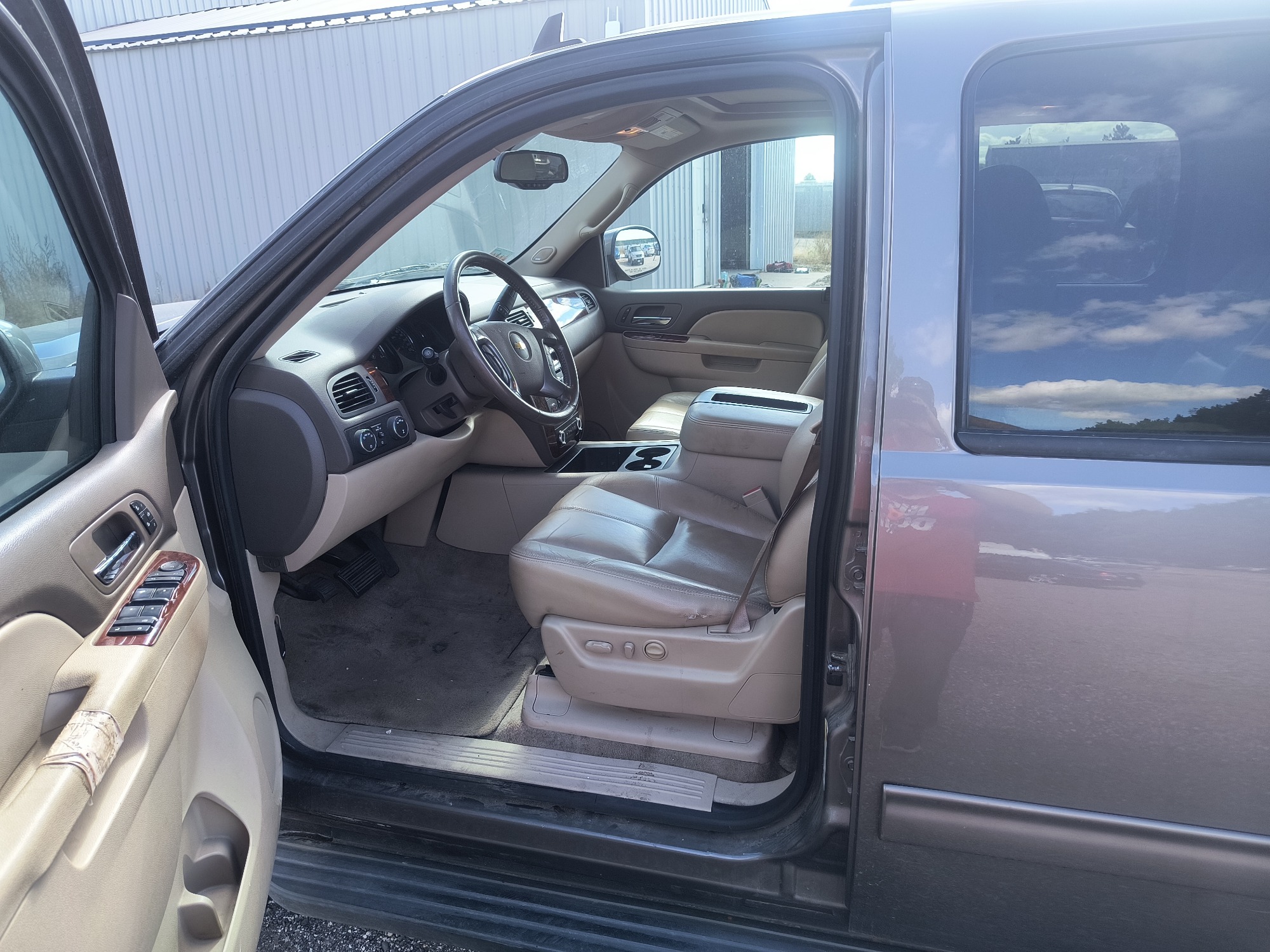 2013 chevrolet suburban ltz-1500-4wd with 215158 miles for sale near elk-river, minnesota 106563_22_driver_seat.jpg