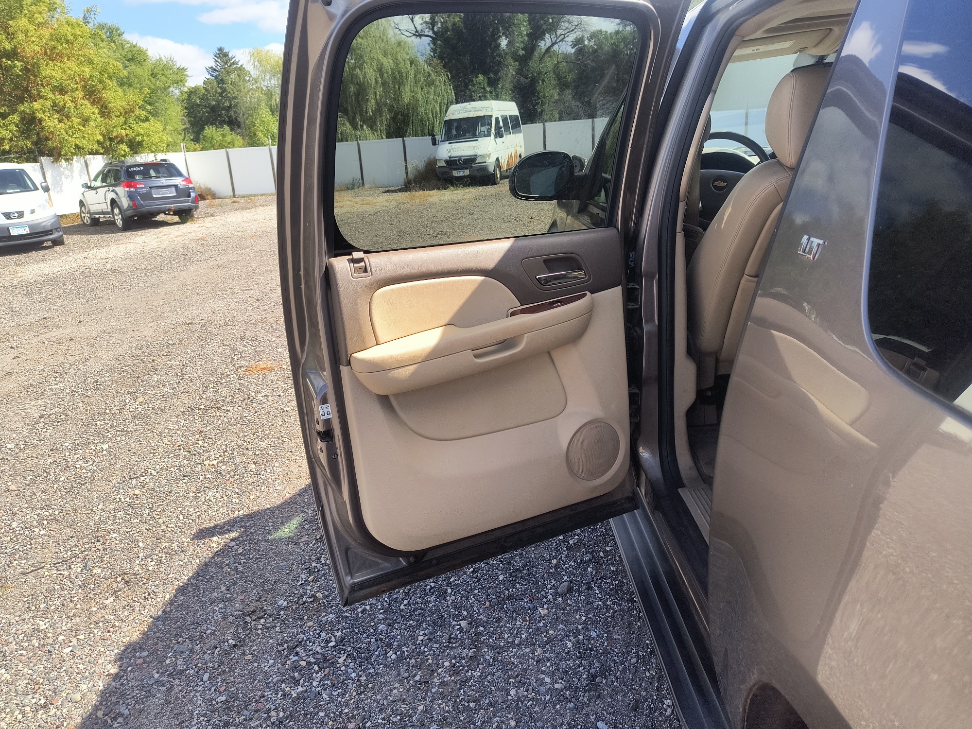 2013 chevrolet suburban ltz-1500-4wd with 215158 miles for sale near elk-river, minnesota 106563_25_drv_rear_door_panel.jpg