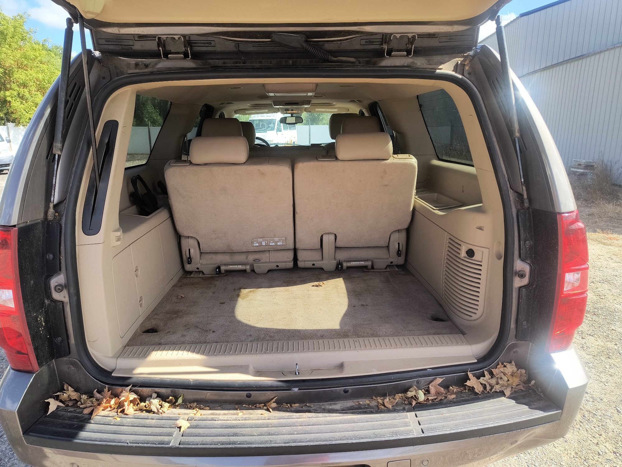 2013 chevrolet suburban ltz-1500-4wd with 215158 miles for sale near elk-river, minnesota 106563_26_trunk.jpg