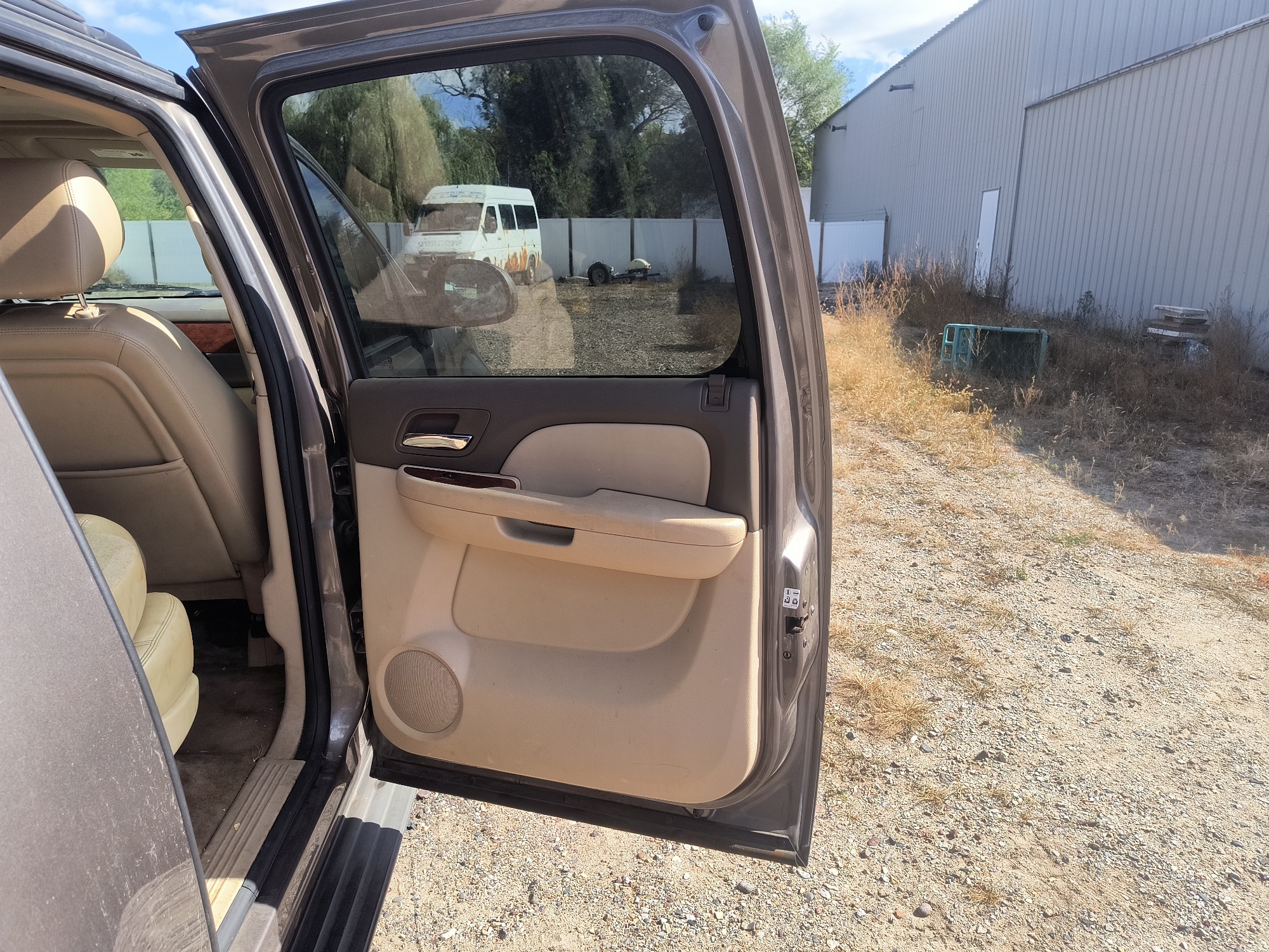 2013 chevrolet suburban ltz-1500-4wd with 215158 miles for sale near elk-river, minnesota 106563_30_pass_rear_door_panel.jpg