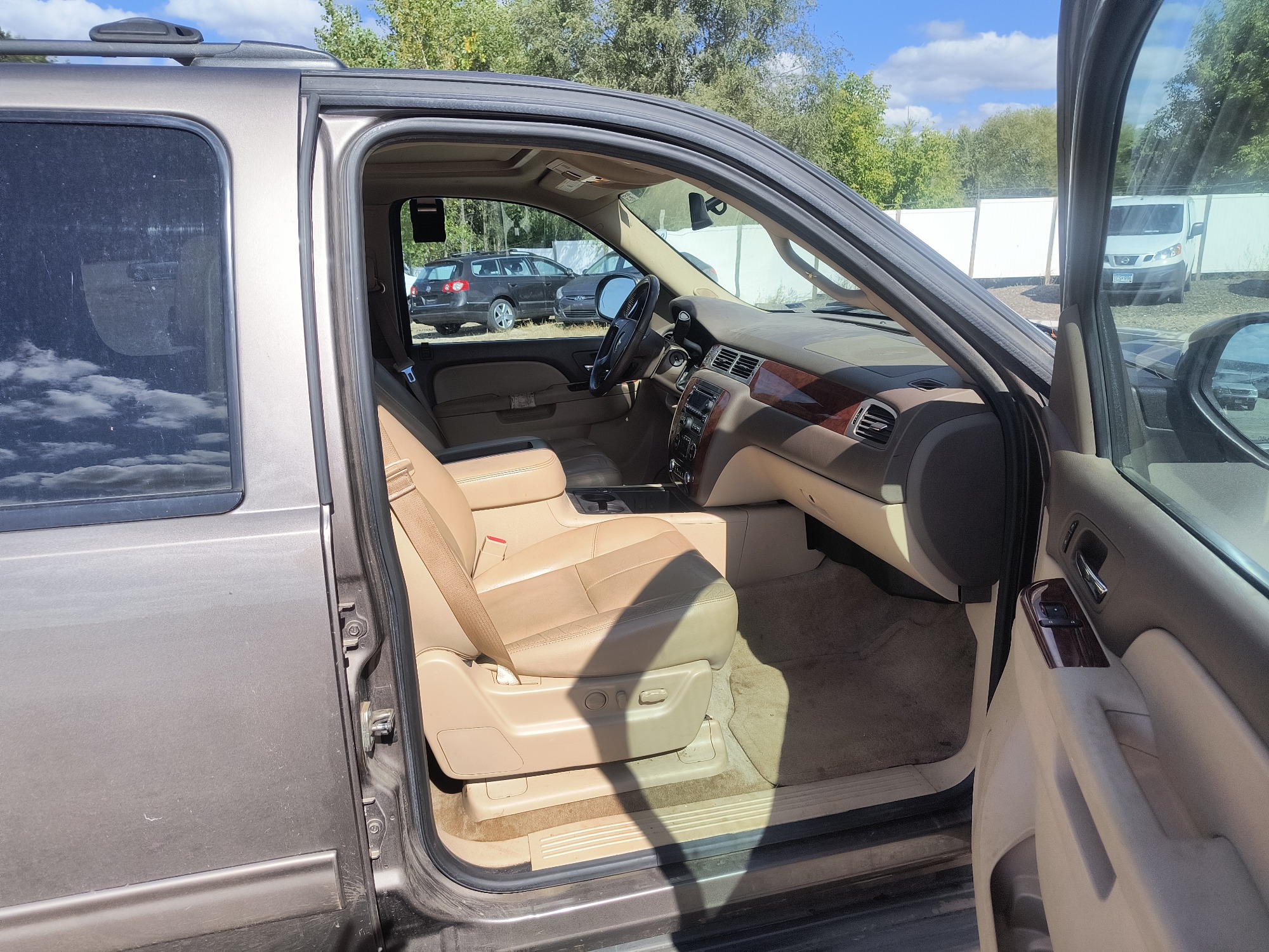 2013 chevrolet suburban ltz-1500-4wd with 215158 miles for sale near elk-river, minnesota 106563_31_passenger_seat.jpg