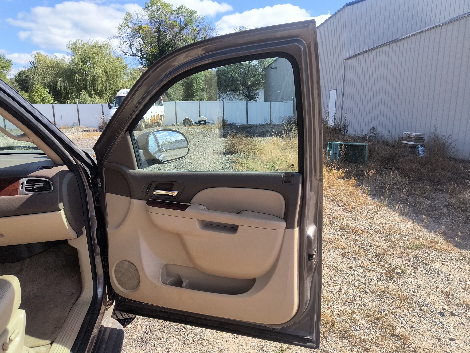 2013 chevrolet suburban ltz-1500-4wd with 215158 miles for sale near elk-river, minnesota 106563_32_passenger_door_panel.jpg