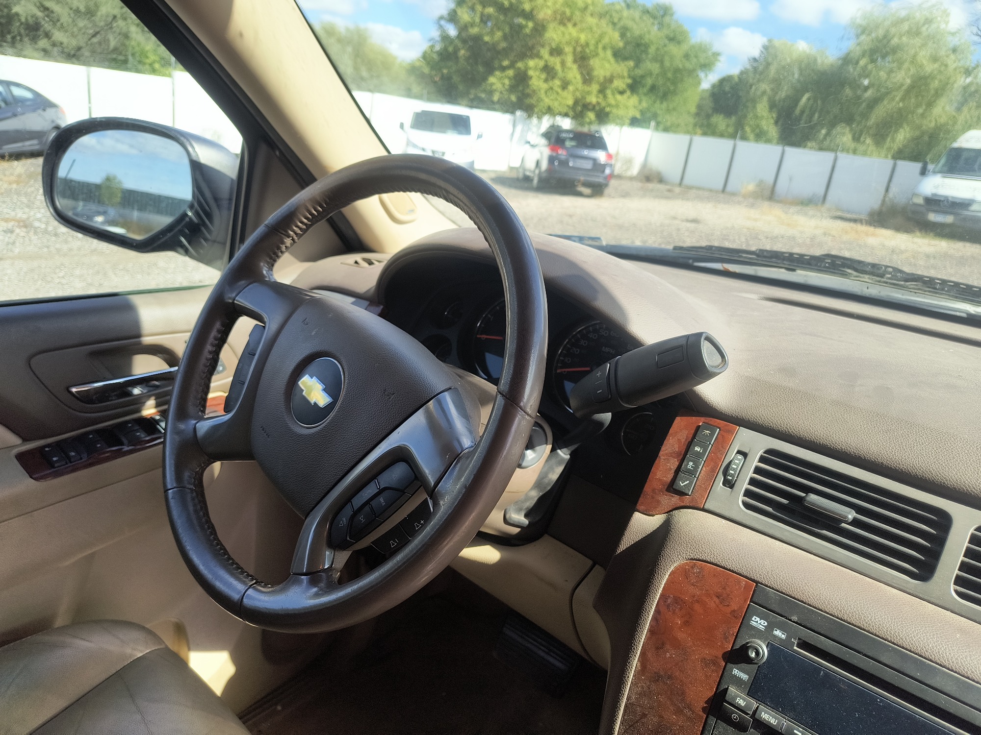 2013 chevrolet suburban ltz-1500-4wd with 215158 miles for sale near elk-river, minnesota 106563_36_steering_wheel.jpg