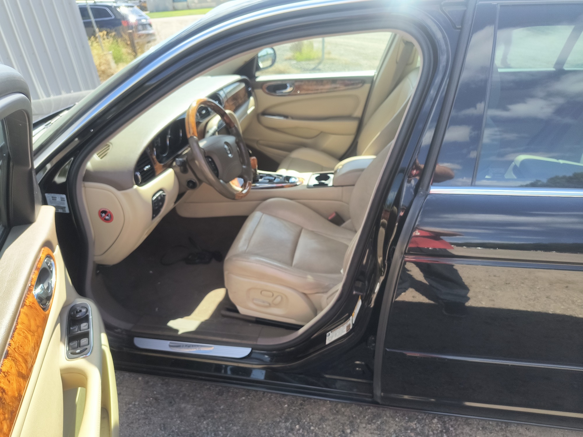 2005 jaguar xj-series xj8l with 123017 miles for sale near elk-river, minnesota 106564_22_driver_seat.jpg