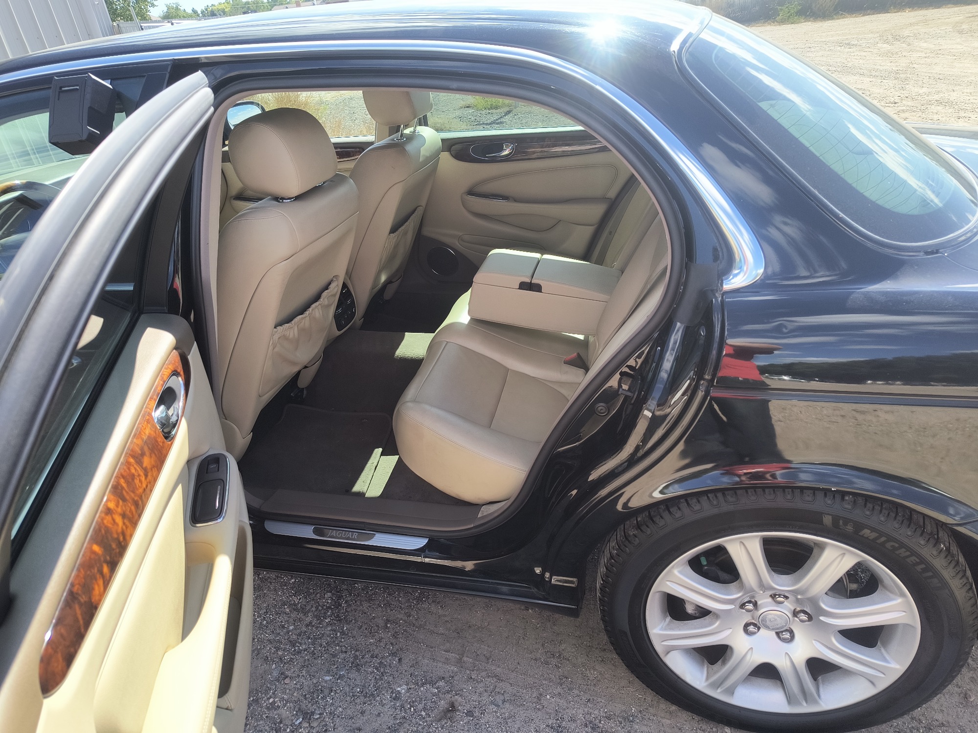 2005 jaguar xj-series xj8l with 123017 miles for sale near elk-river, minnesota 106564_24_drv_rear_seat.jpg